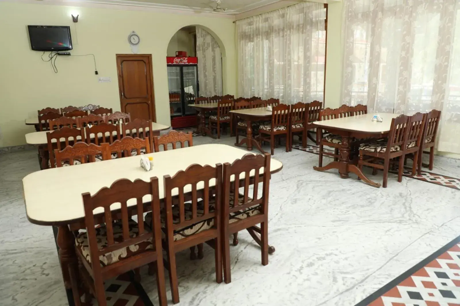 Restaurant/places to eat in Geetanjali Resort Restaurant/places to eat in Geetanjali Resort