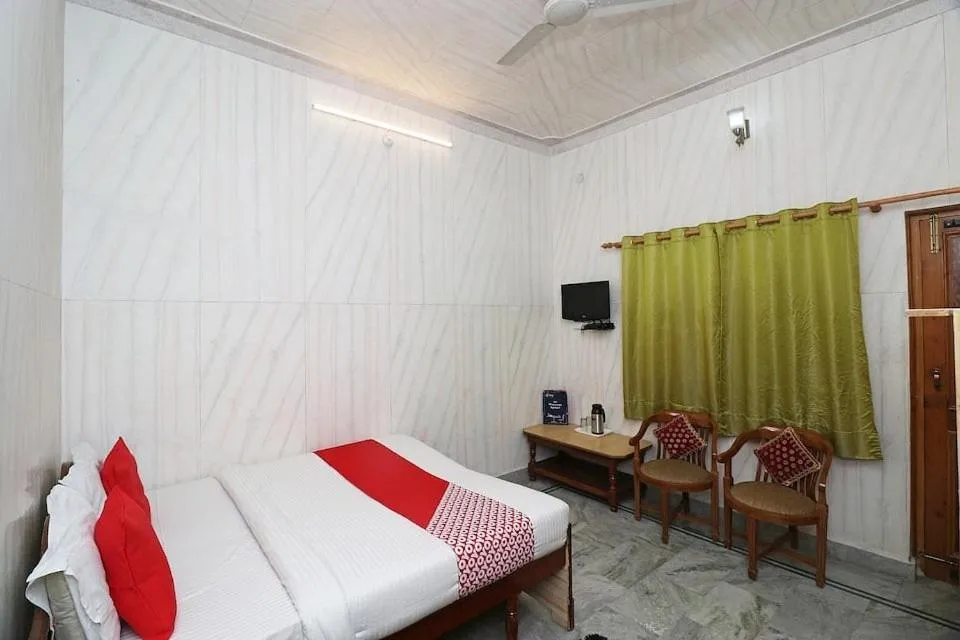 Bedroom, Bed in Geetanjali Resort