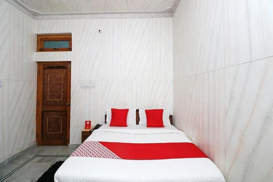 Bedroom, Bed in Geetanjali Resort