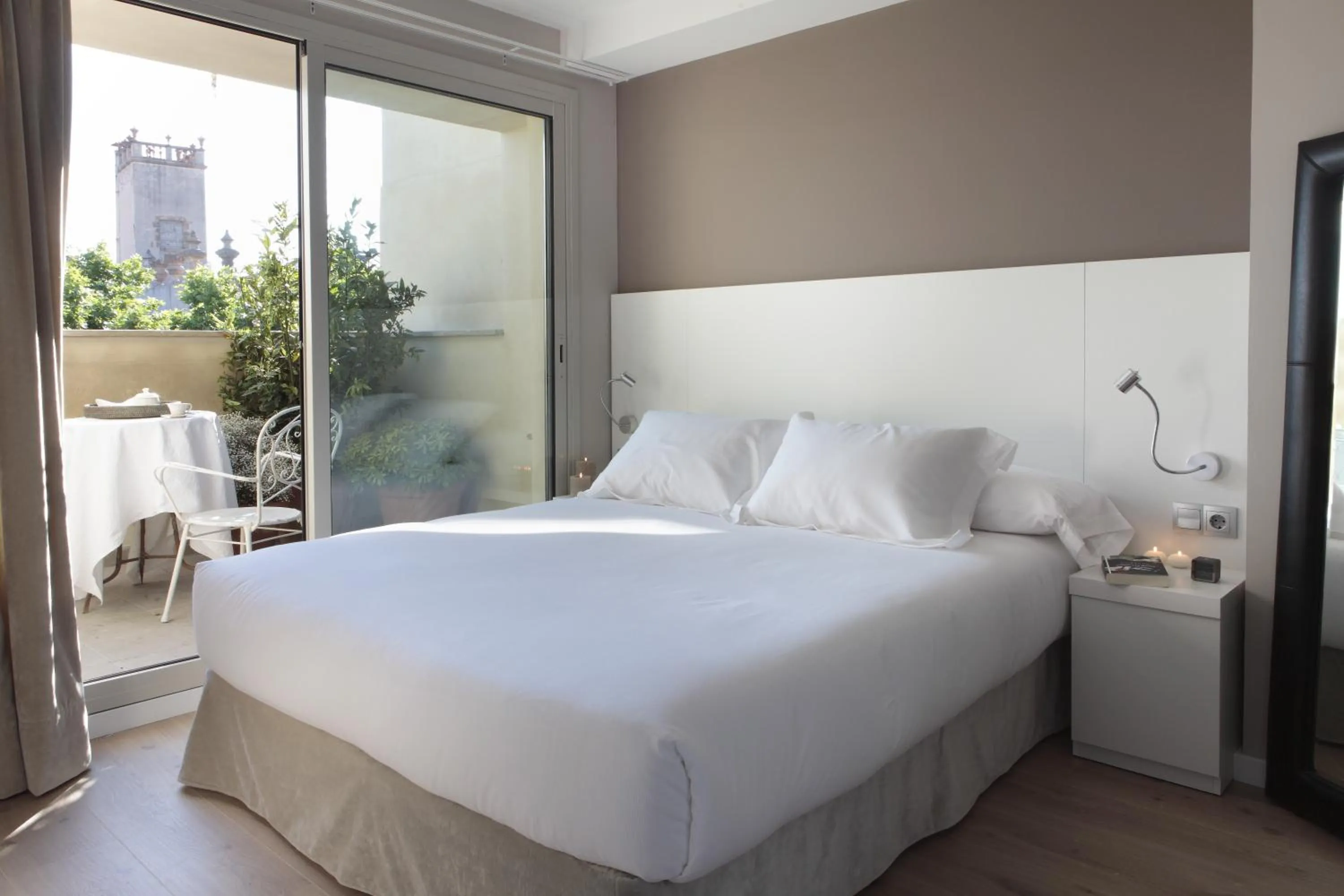 Day, Bed in Rambla 102