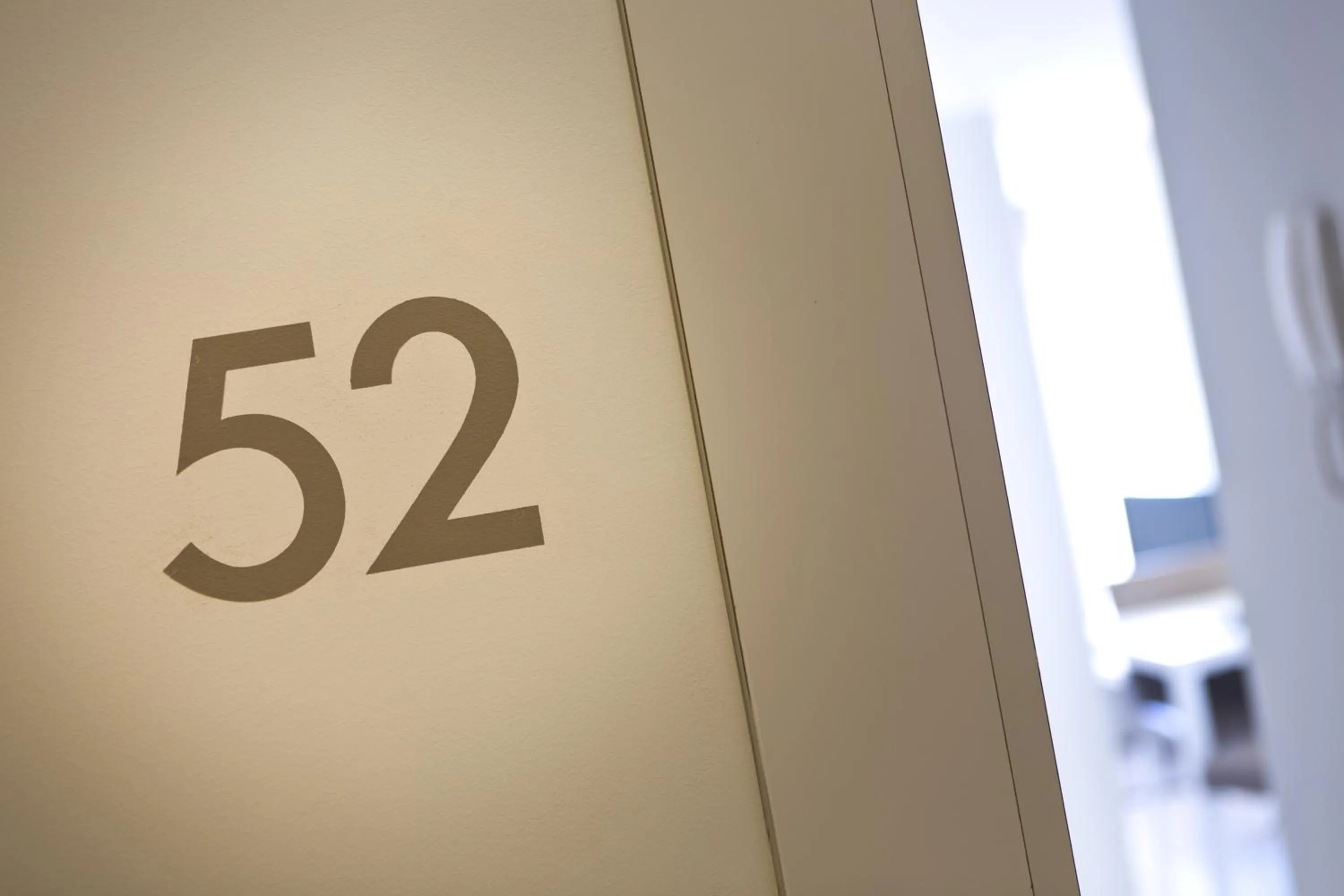 Logo/Certificate/Sign in Rambla 102