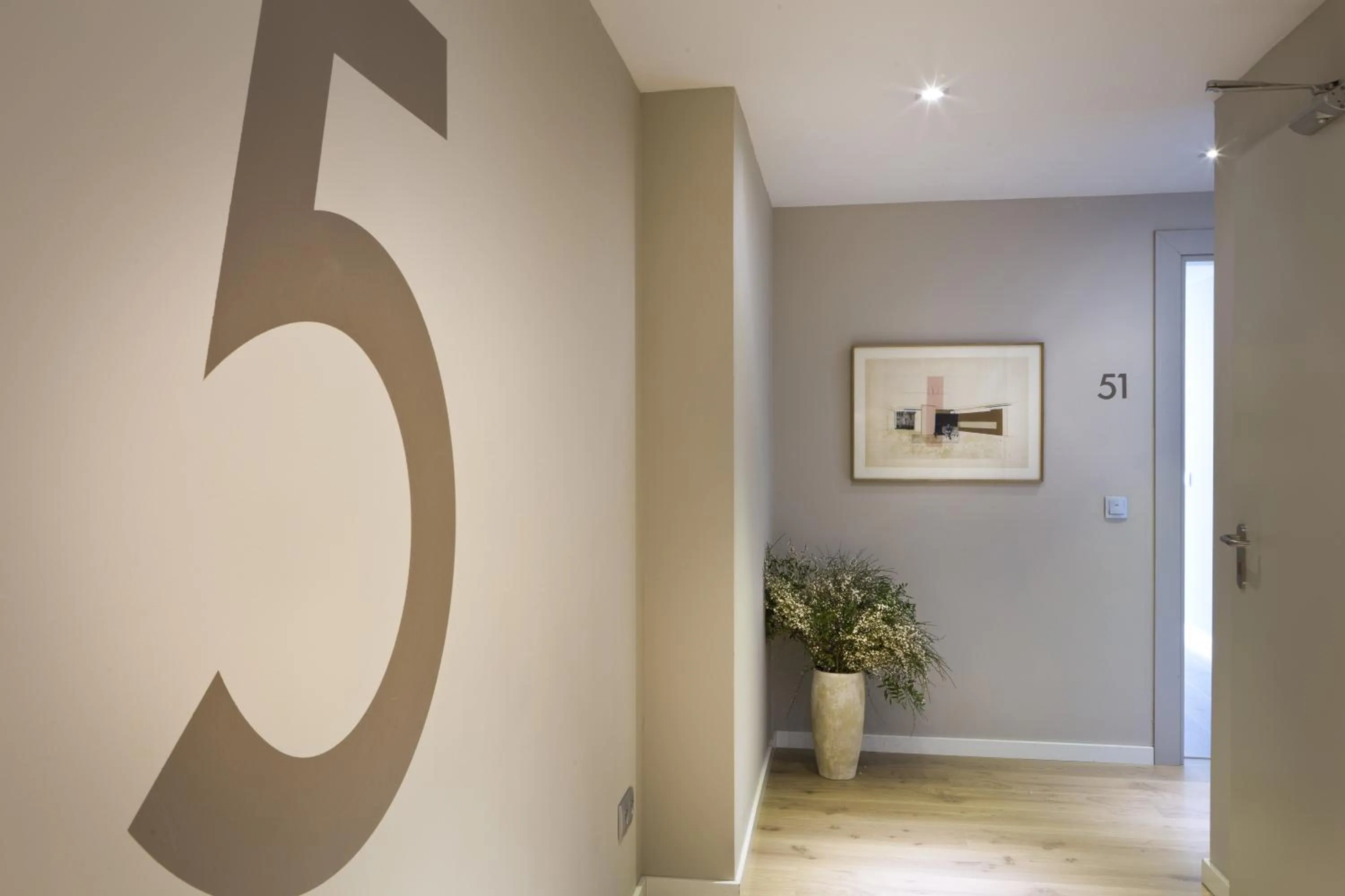 Decorative detail in Rambla 102