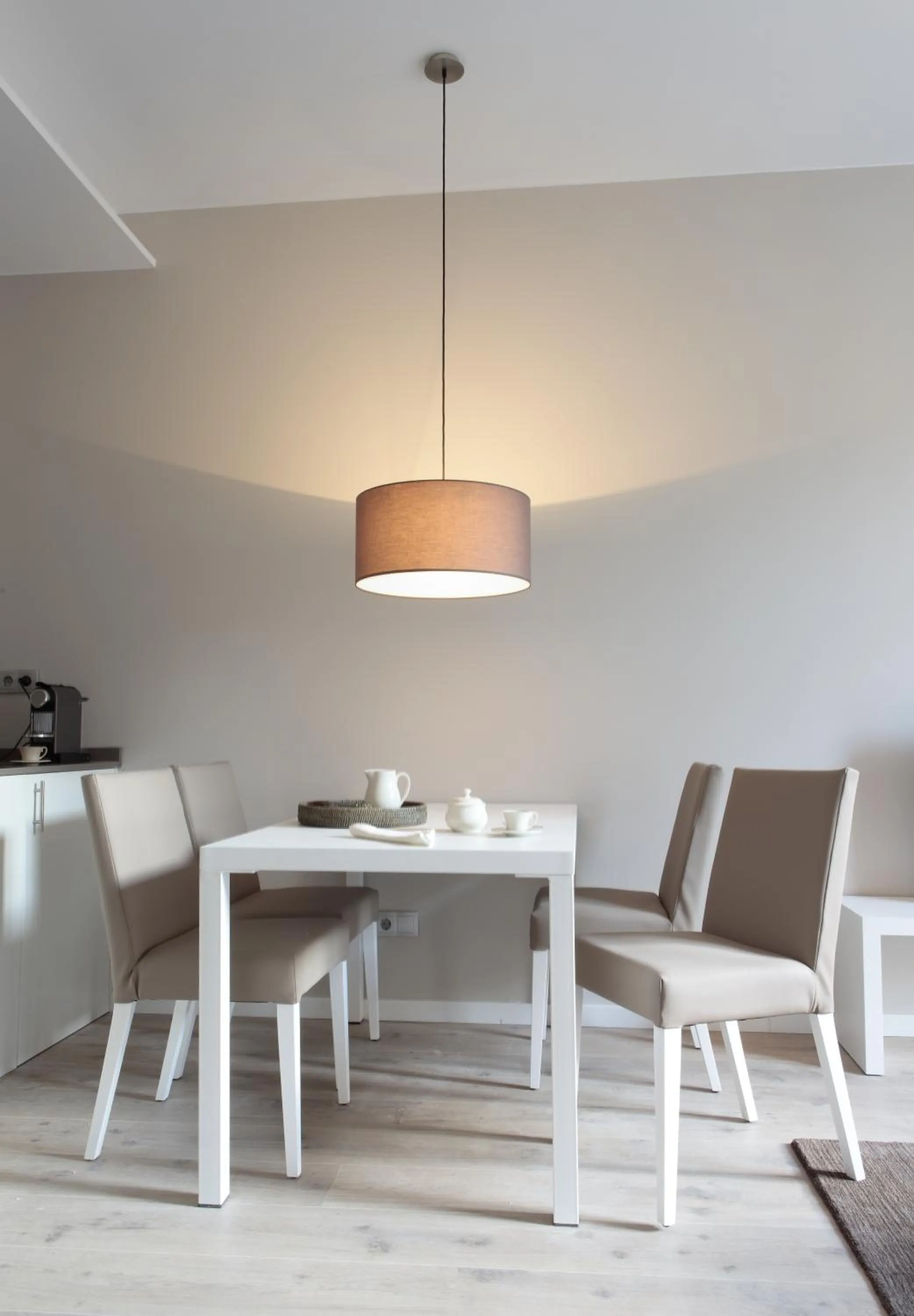 Dining area in Rambla 102