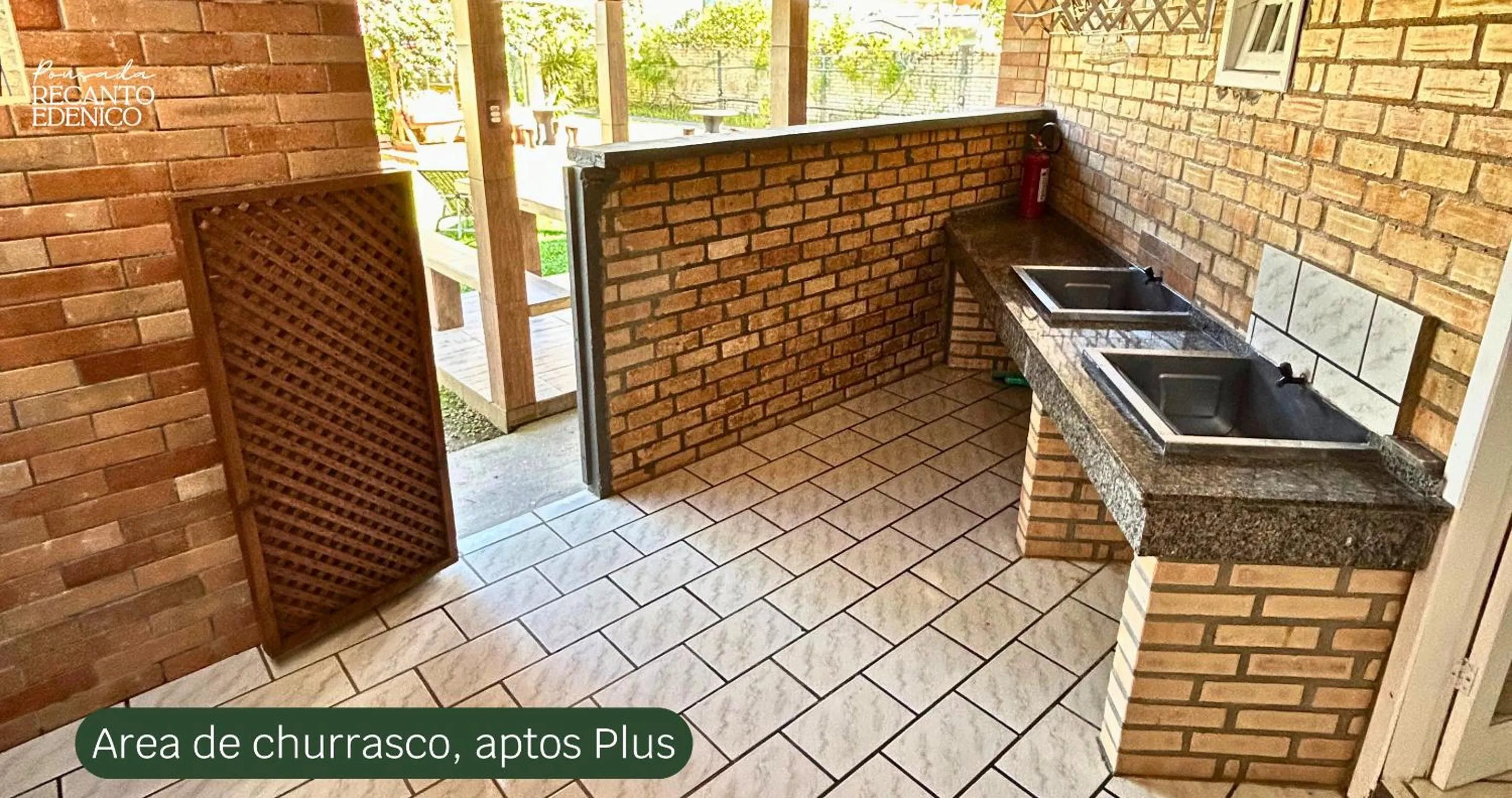 BBQ facilities in Pousada Recanto Edênico - à beira mar da Praia Ponta do Papagaio, Palhoça SC