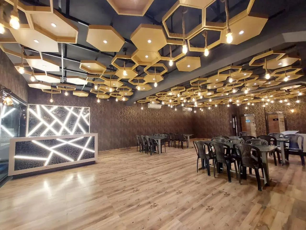 Restaurant/places to eat in Shinjini Resort Restaurant/places to eat in Shinjini Resort