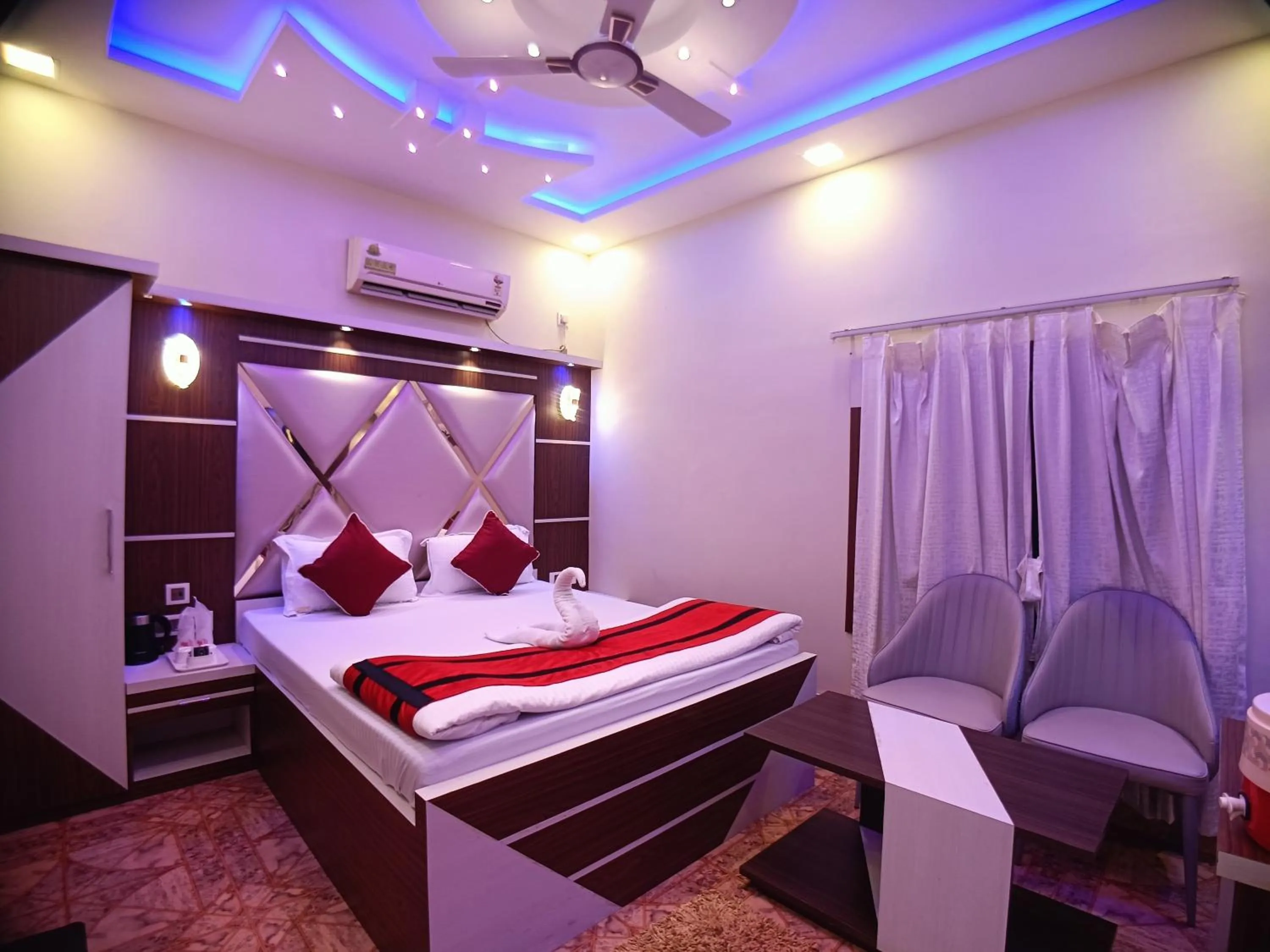 Bed in Shinjini Resort