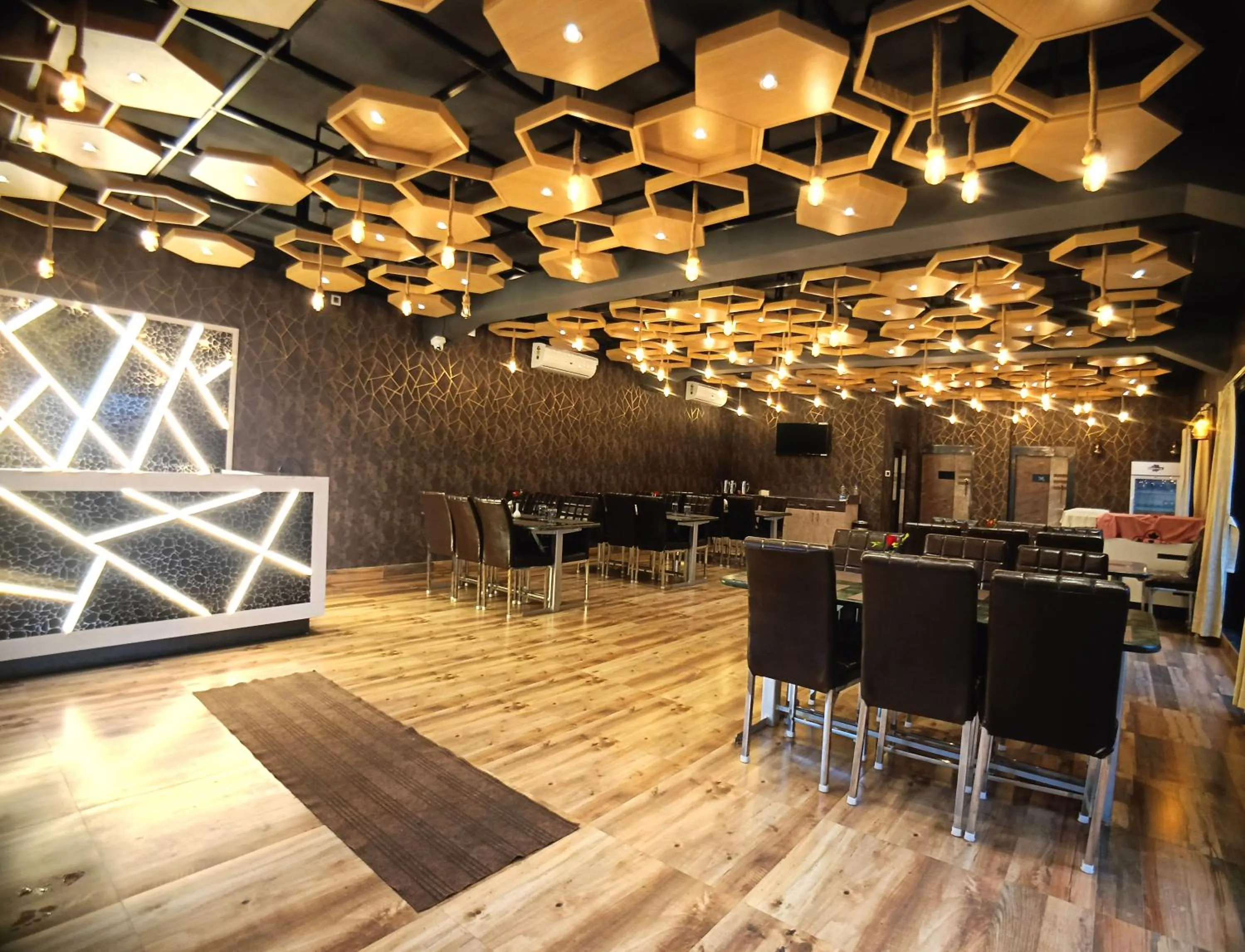 Restaurant/places to eat in Shinjini Resort