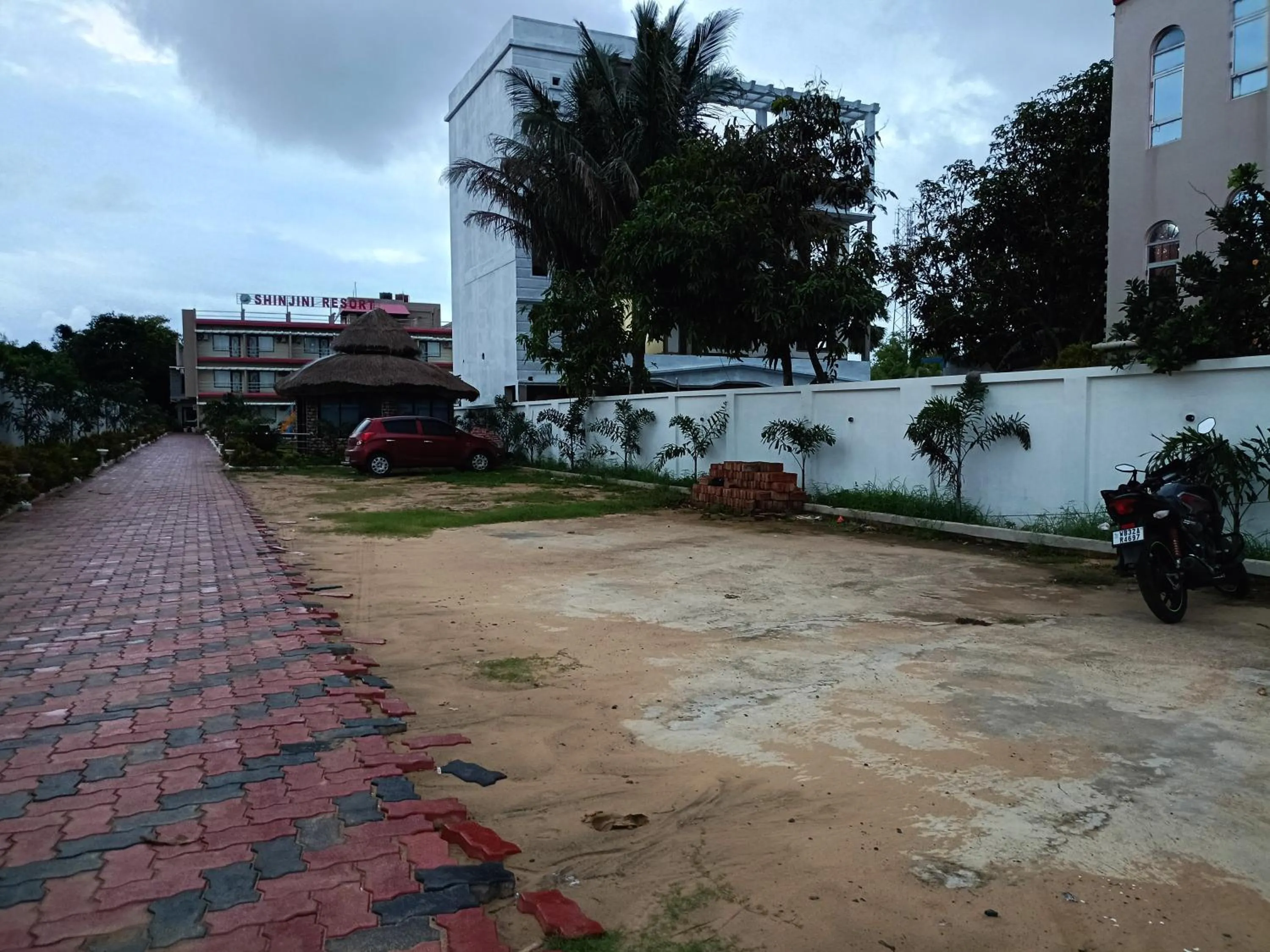 Parking in Shinjini Resort