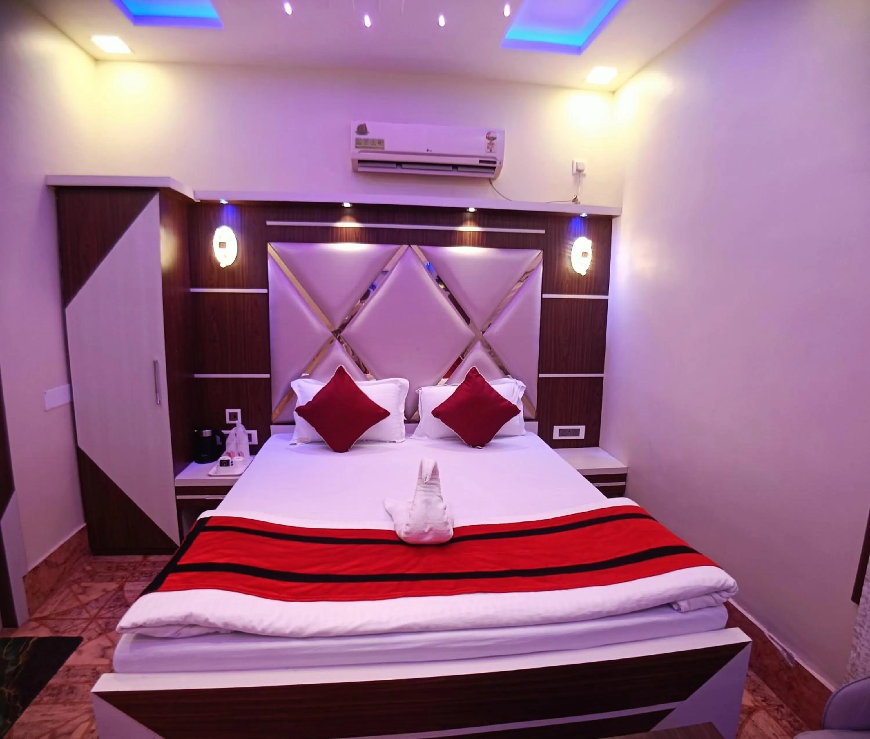 Bed in Shinjini Resort