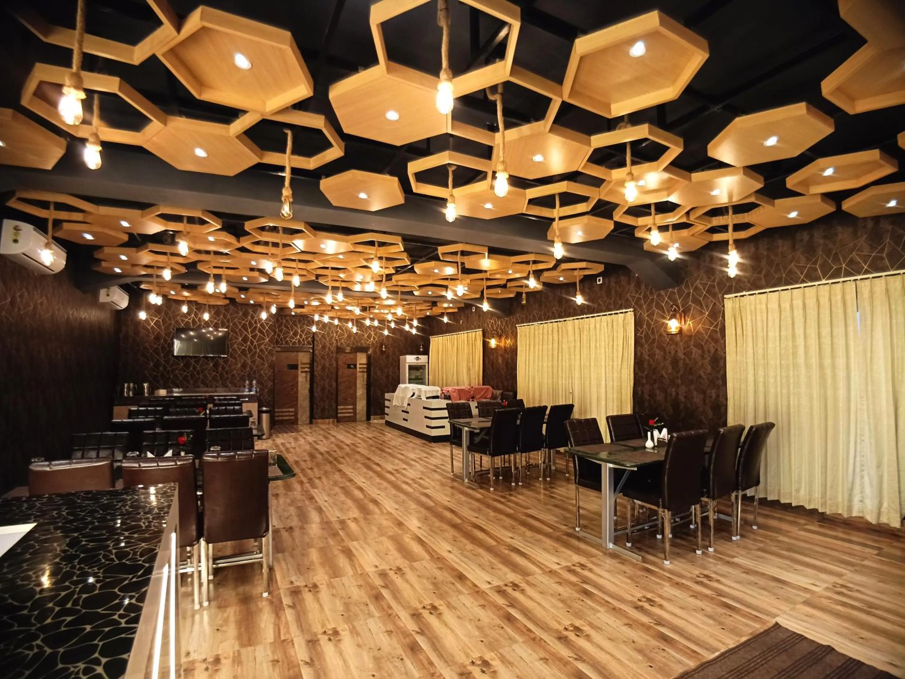 Restaurant/places to eat in Shinjini Resort