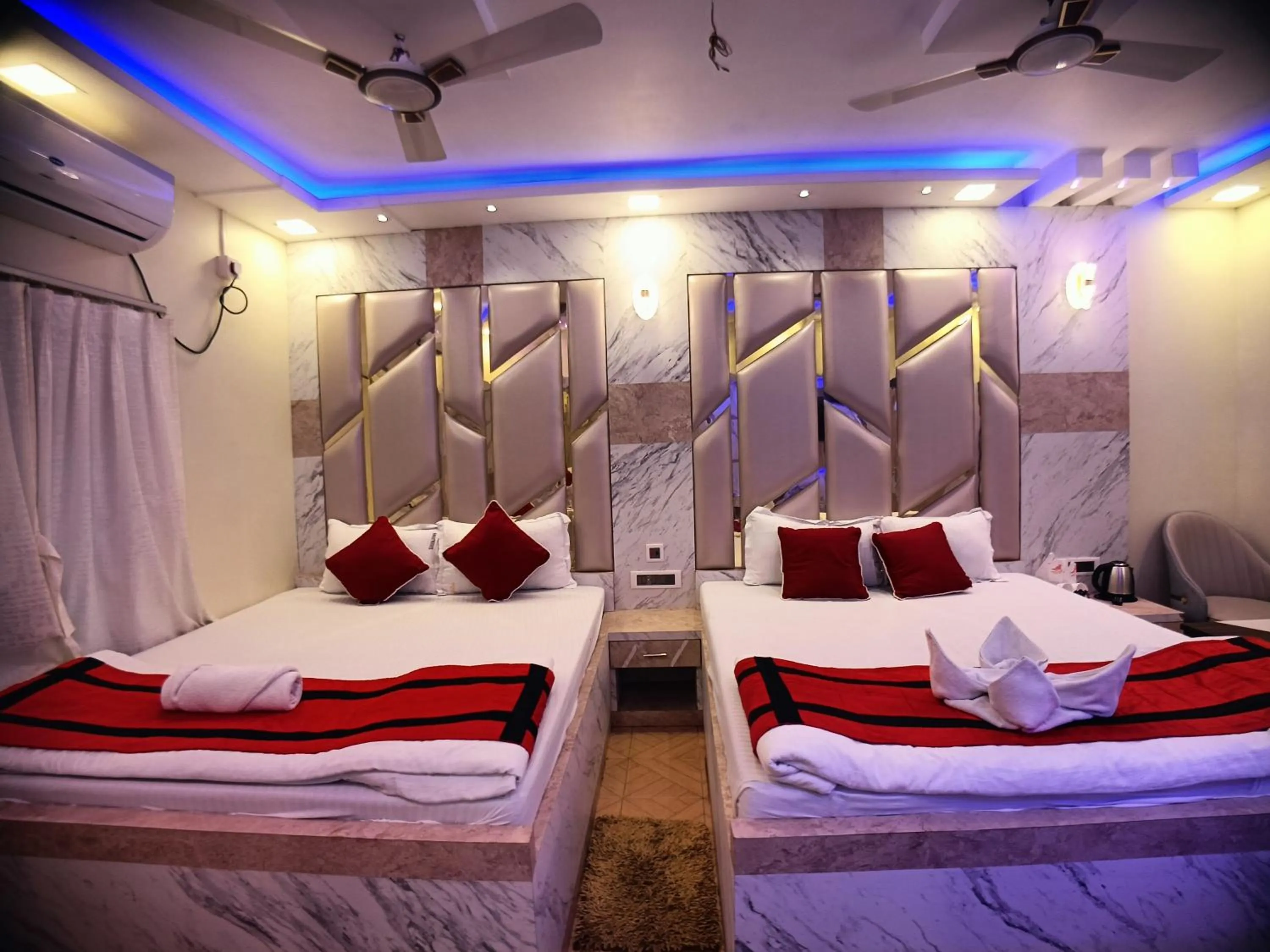 Bed in Shinjini Resort