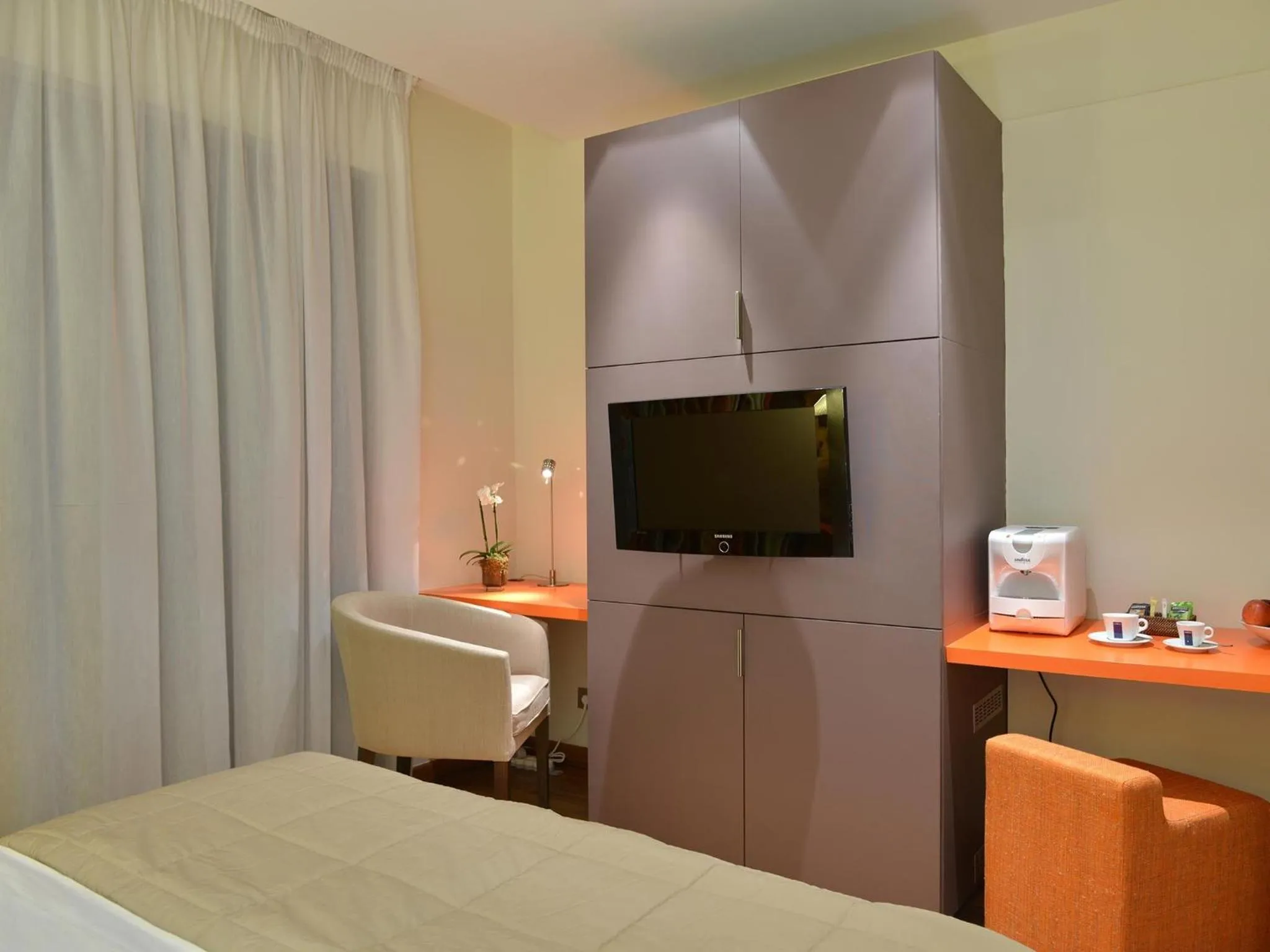 Bed in Hôtel Le Cristal