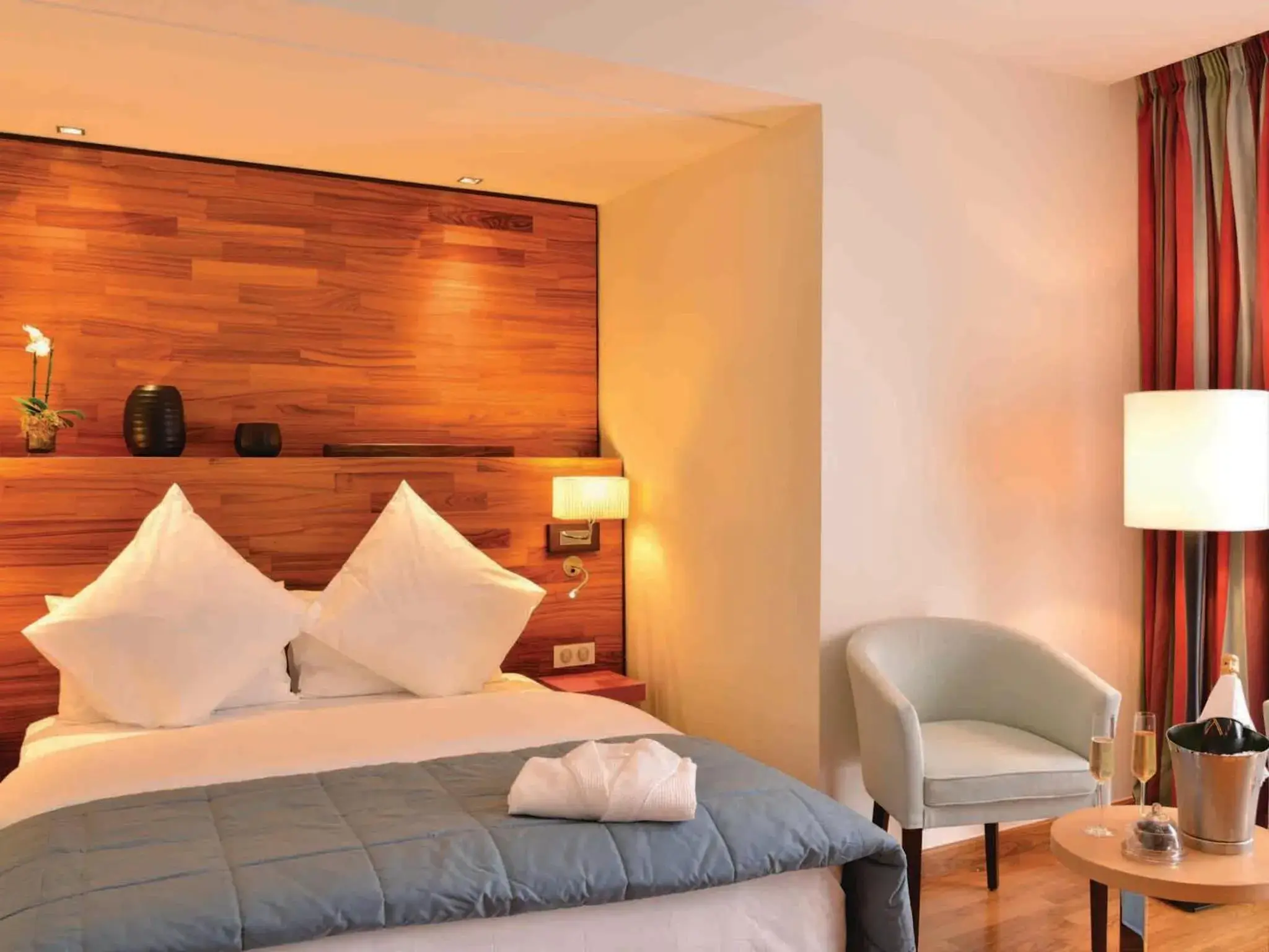 Bed in Hôtel Le Cristal Bed in Hôtel Le Cristal