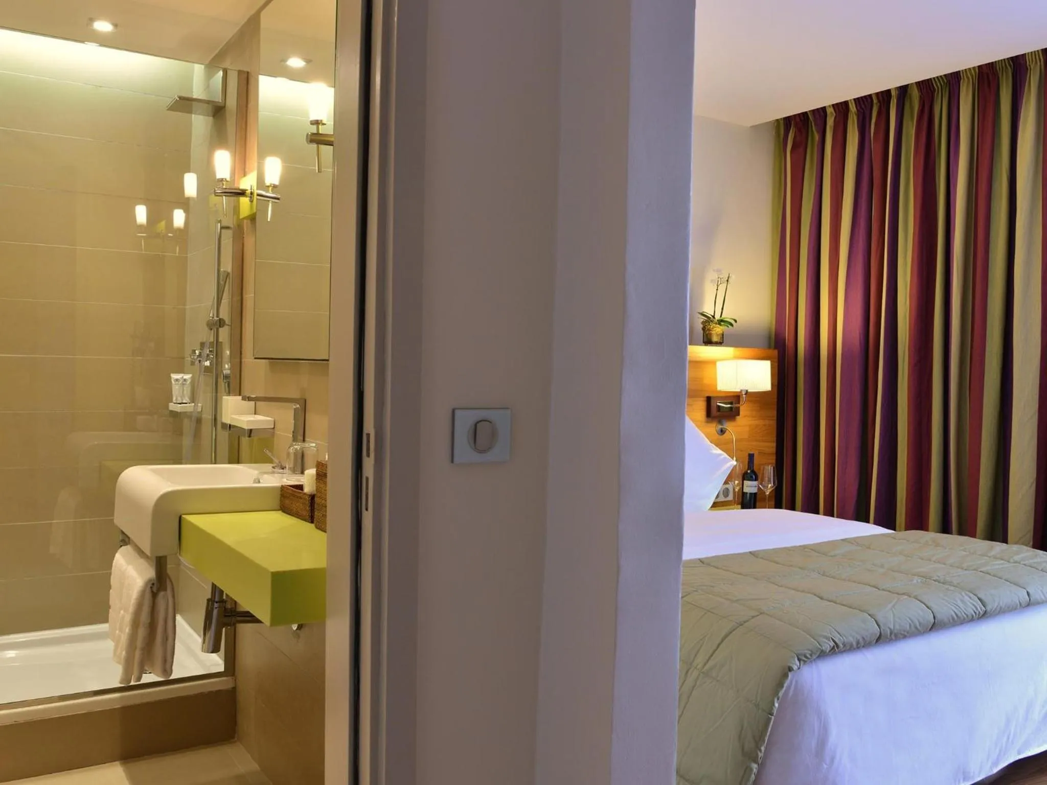 Bed in Hôtel Le Cristal