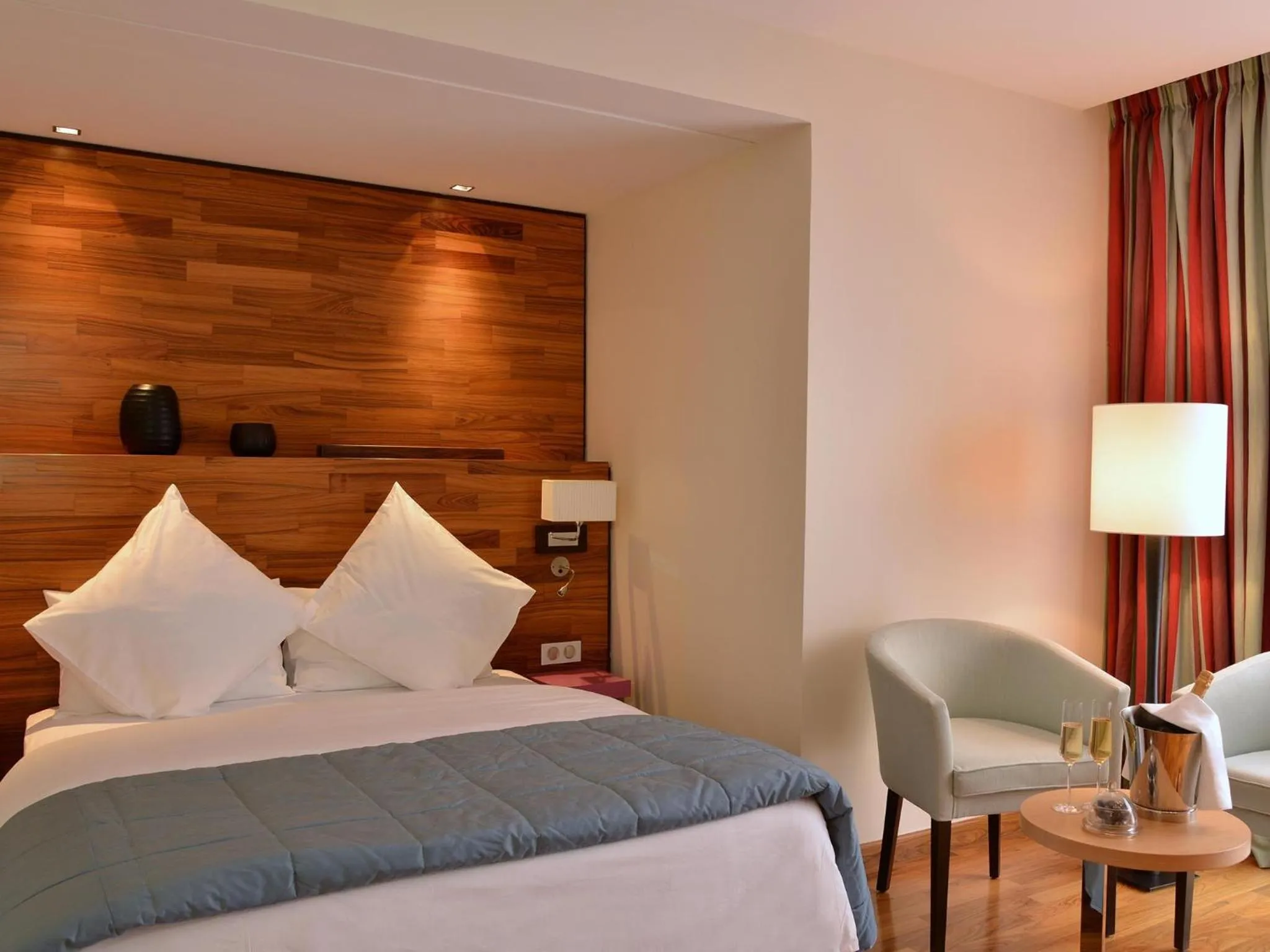 Bedroom, Bed in Hôtel Le Cristal