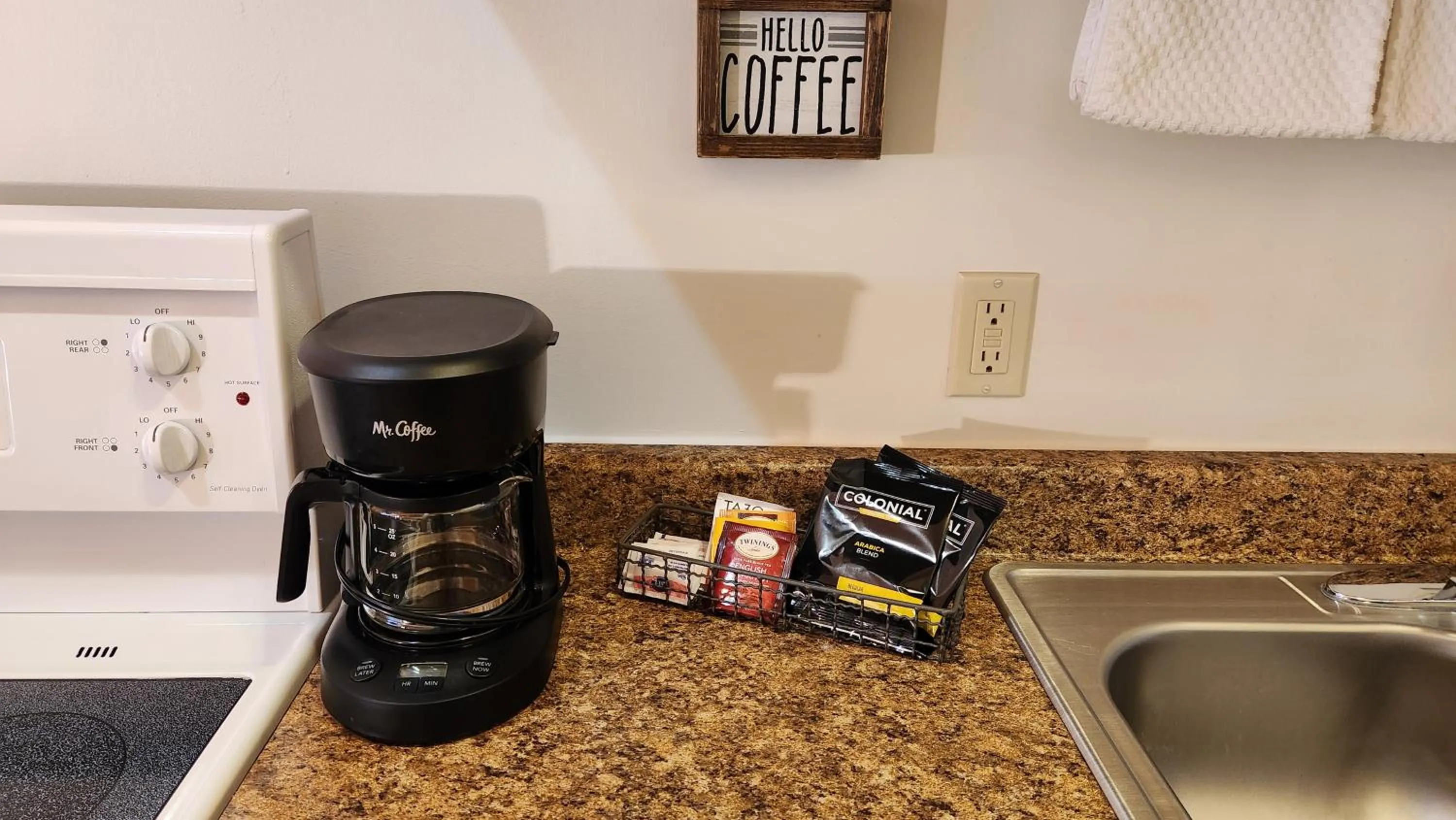 Coffee/tea facilities in Beargrass Lodging & RV Resort