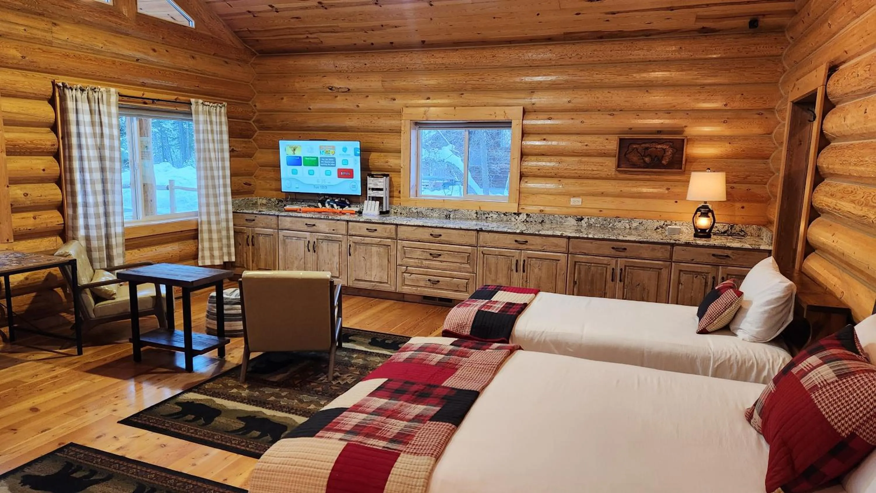 Game Room, Bed in Beargrass Lodging & RV Resort