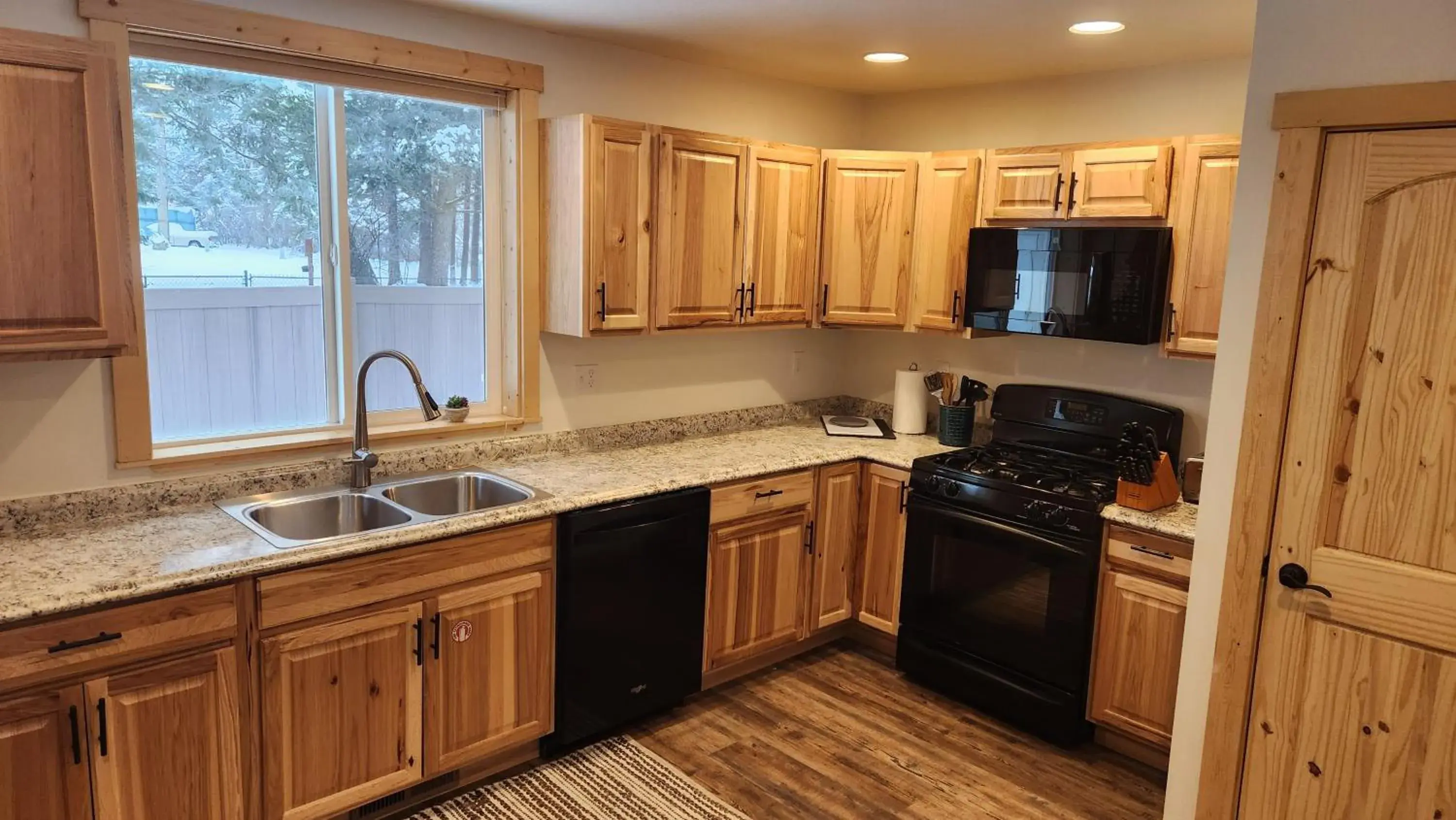 Kitchen or kitchenette in Beargrass Lodging & RV Resort Kitchen or kitchenette in Beargrass Lodging & RV Resort