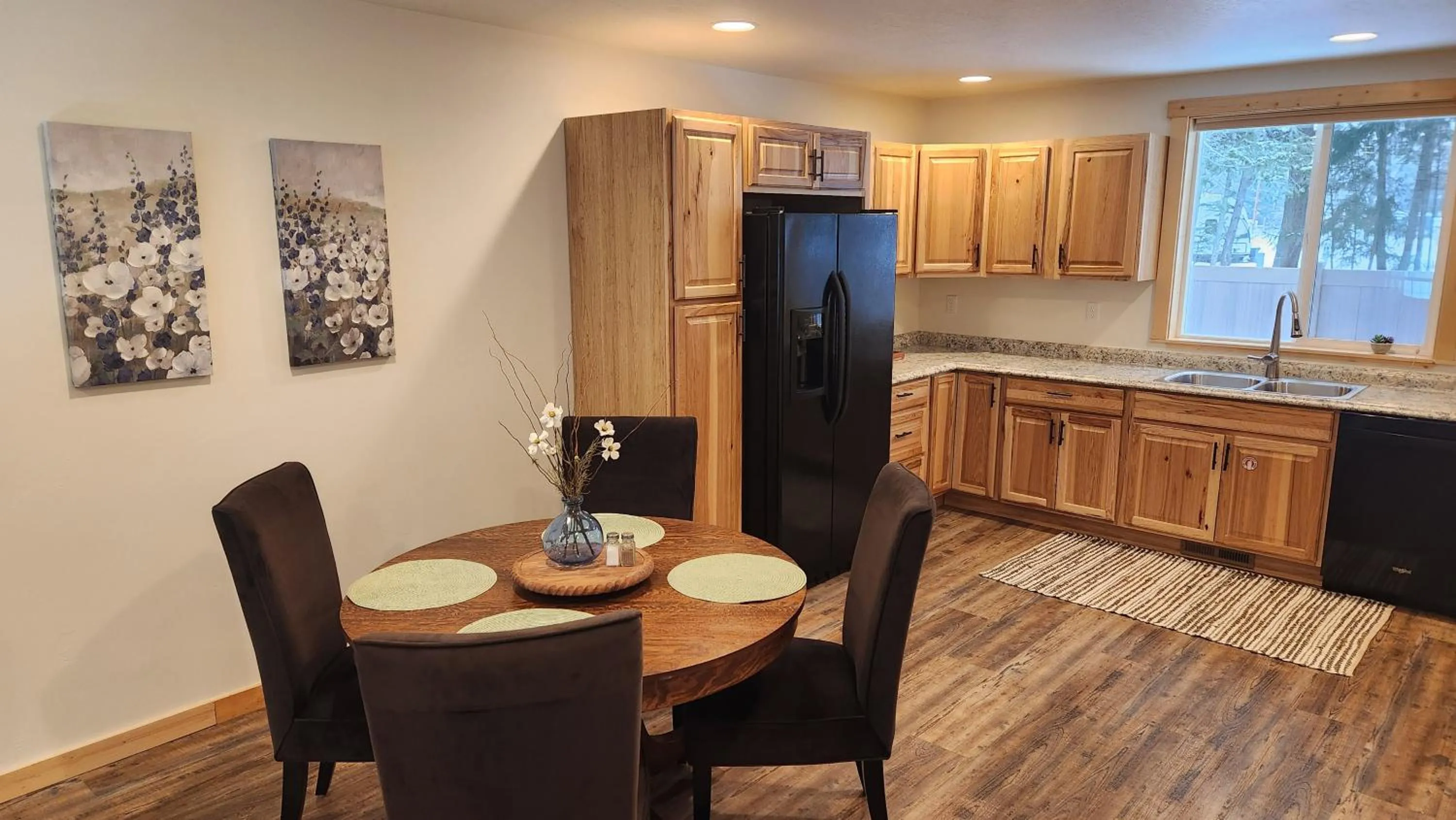 Kitchen or kitchenette in Beargrass Lodging & RV Resort