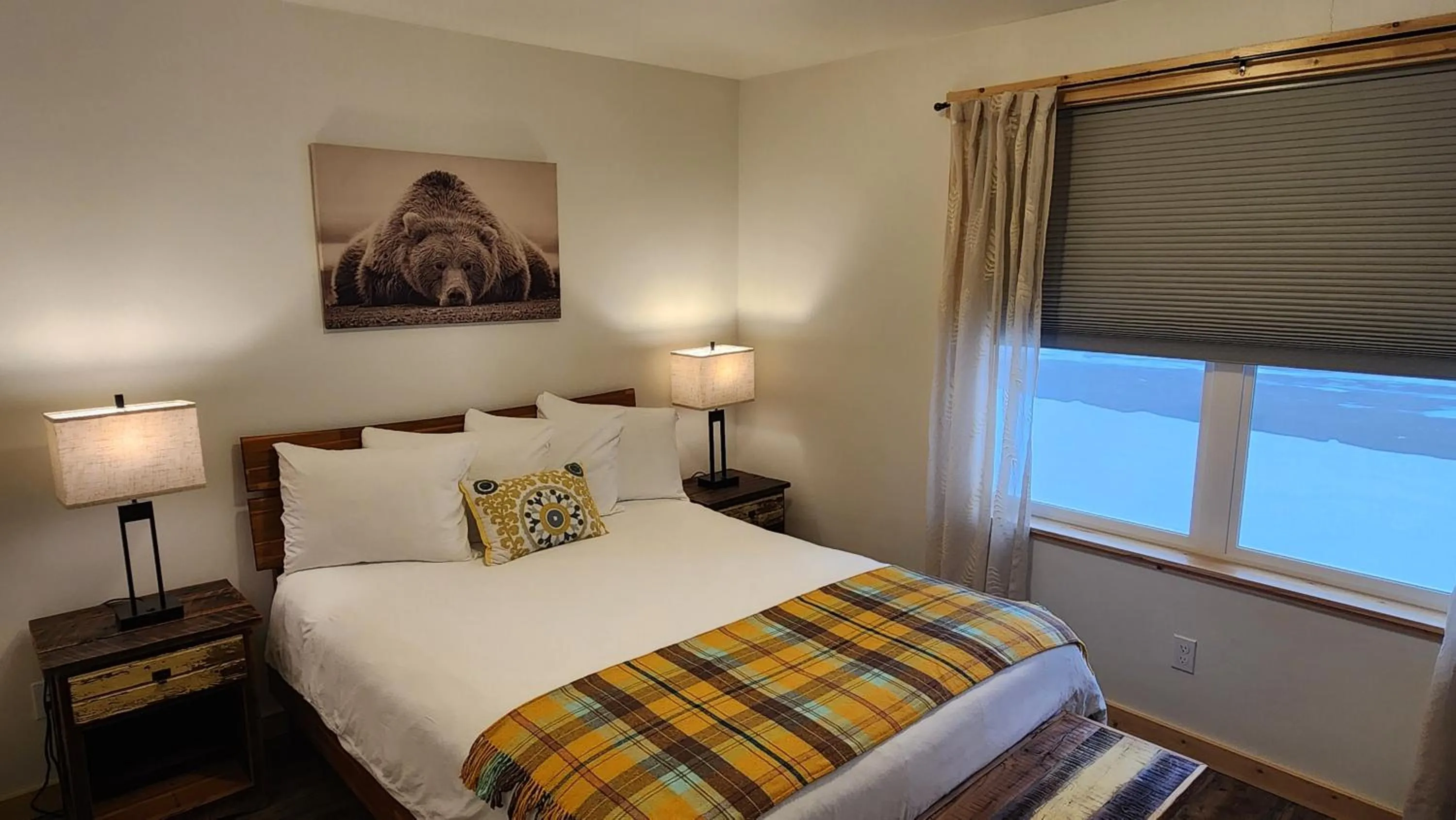 Bed in Beargrass Lodging & RV Resort