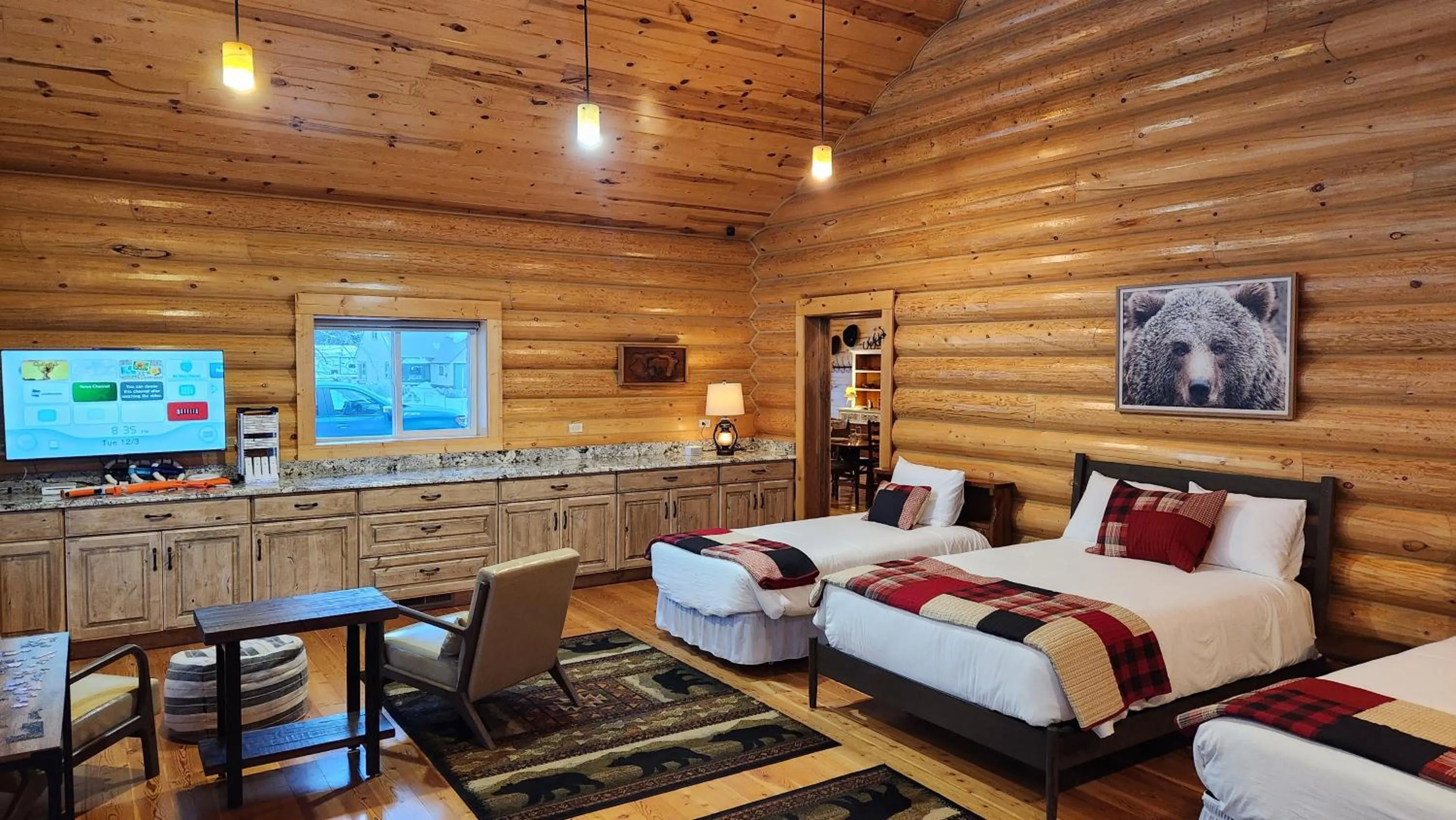 Bed in Beargrass Lodging & RV Resort