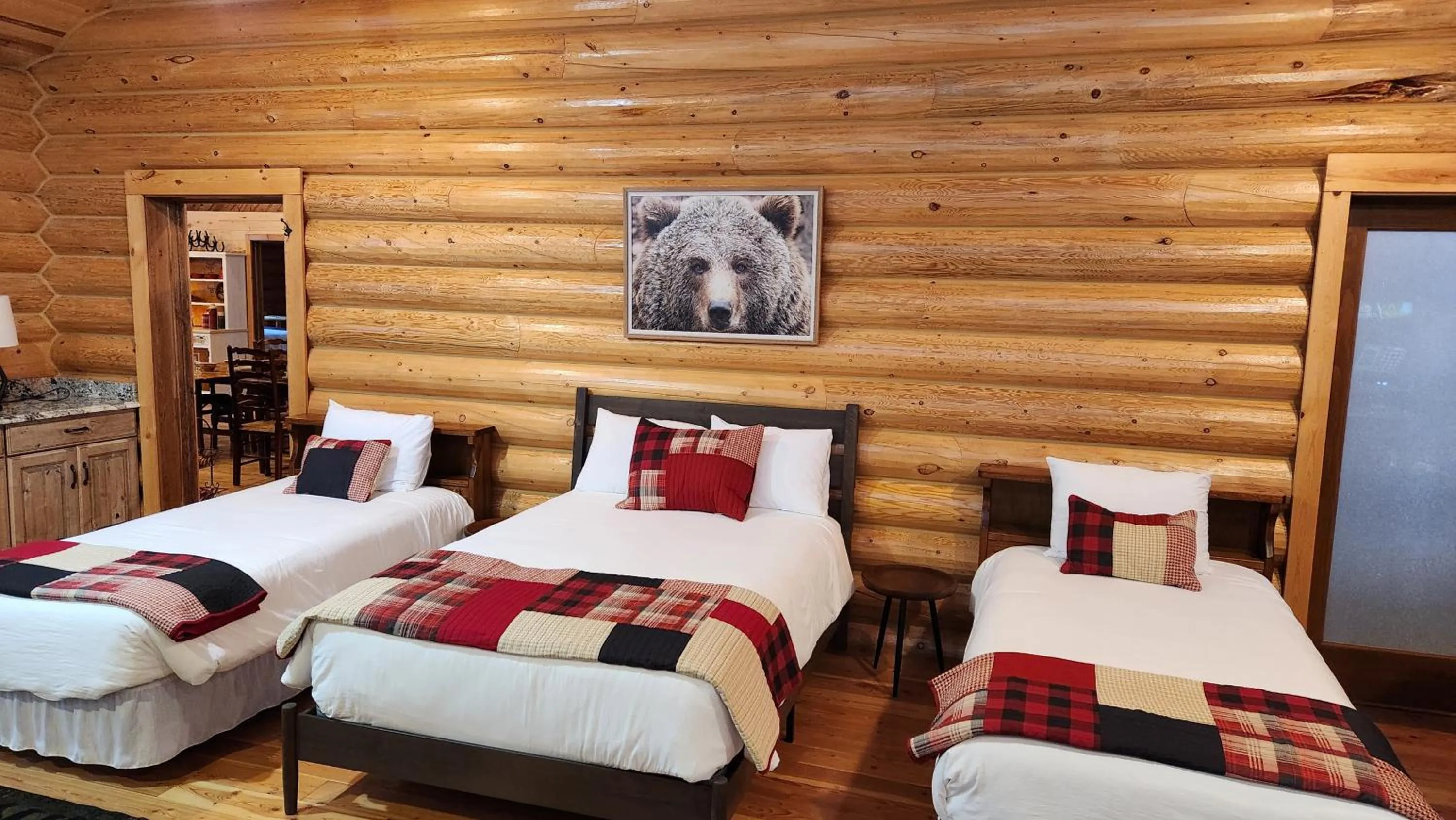 Bed in Beargrass Lodging & RV Resort