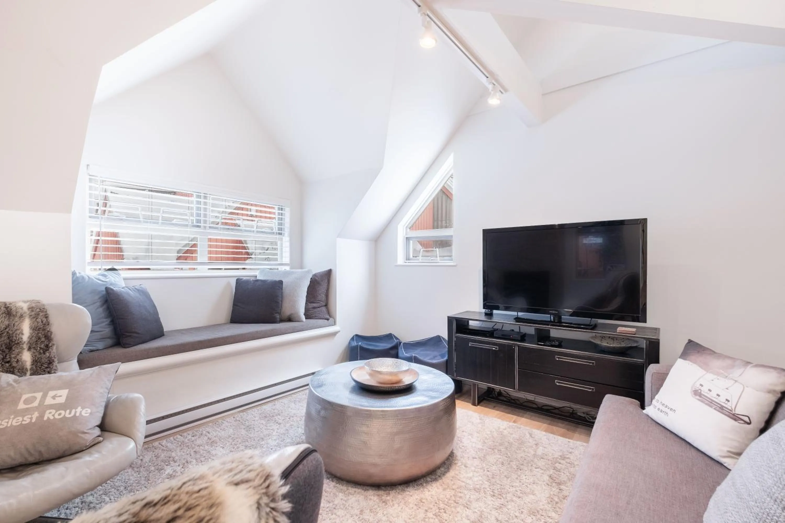 TV and multimedia in Lake Placid Lodge by Outpost Whistler