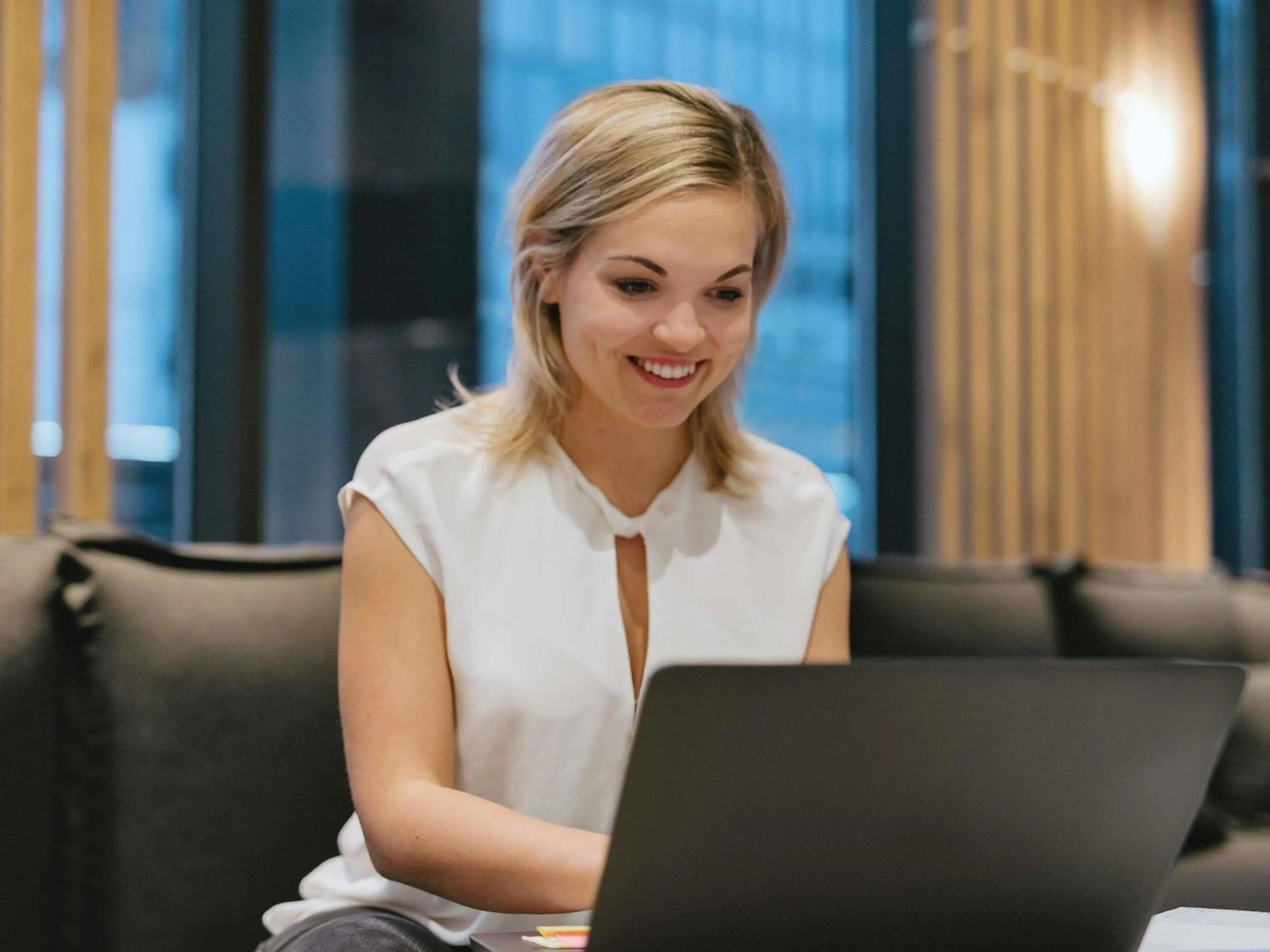 Lounge or bar in Ibis Casanearshore