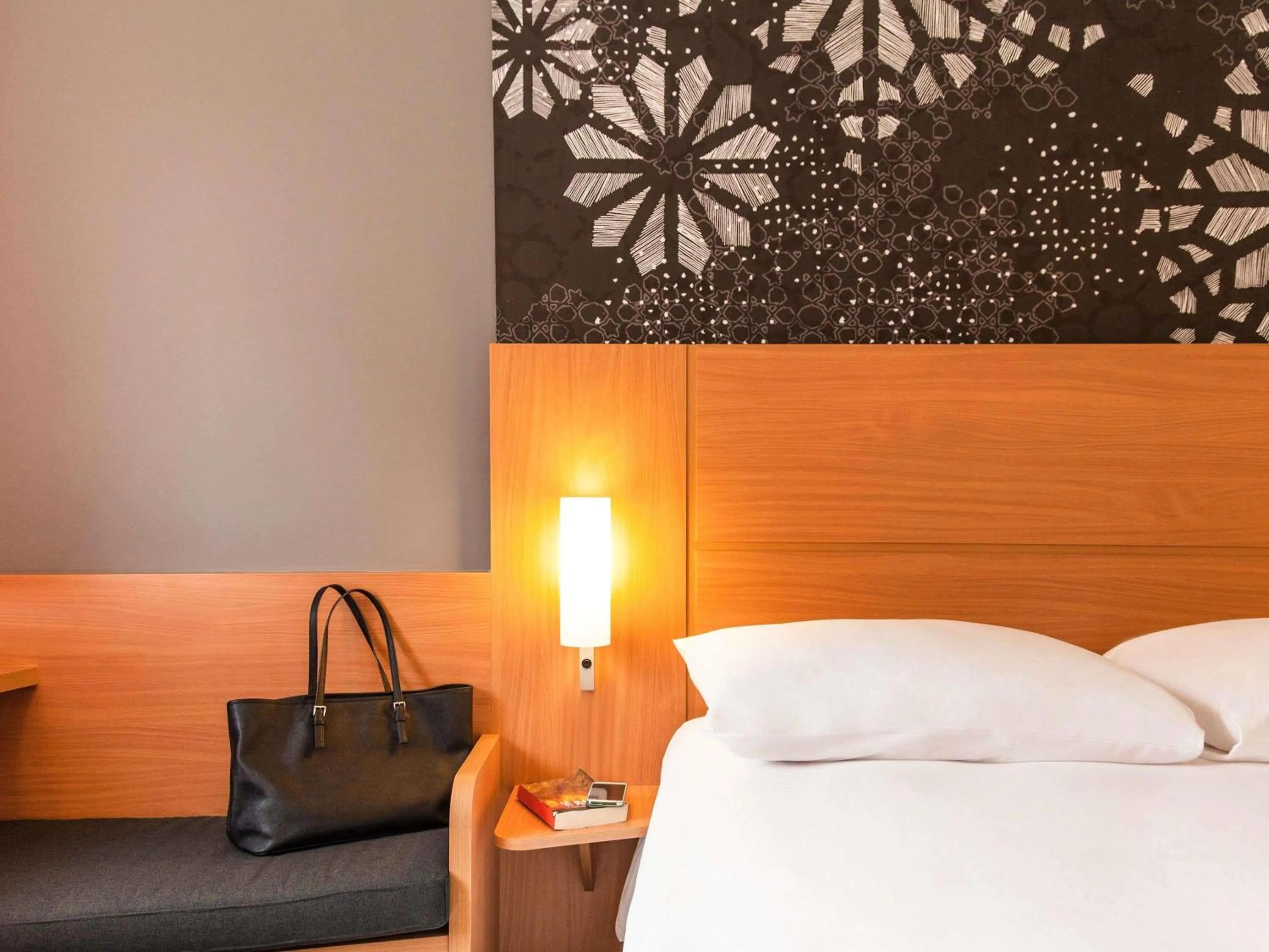 Bedroom, Bed in Ibis Casanearshore