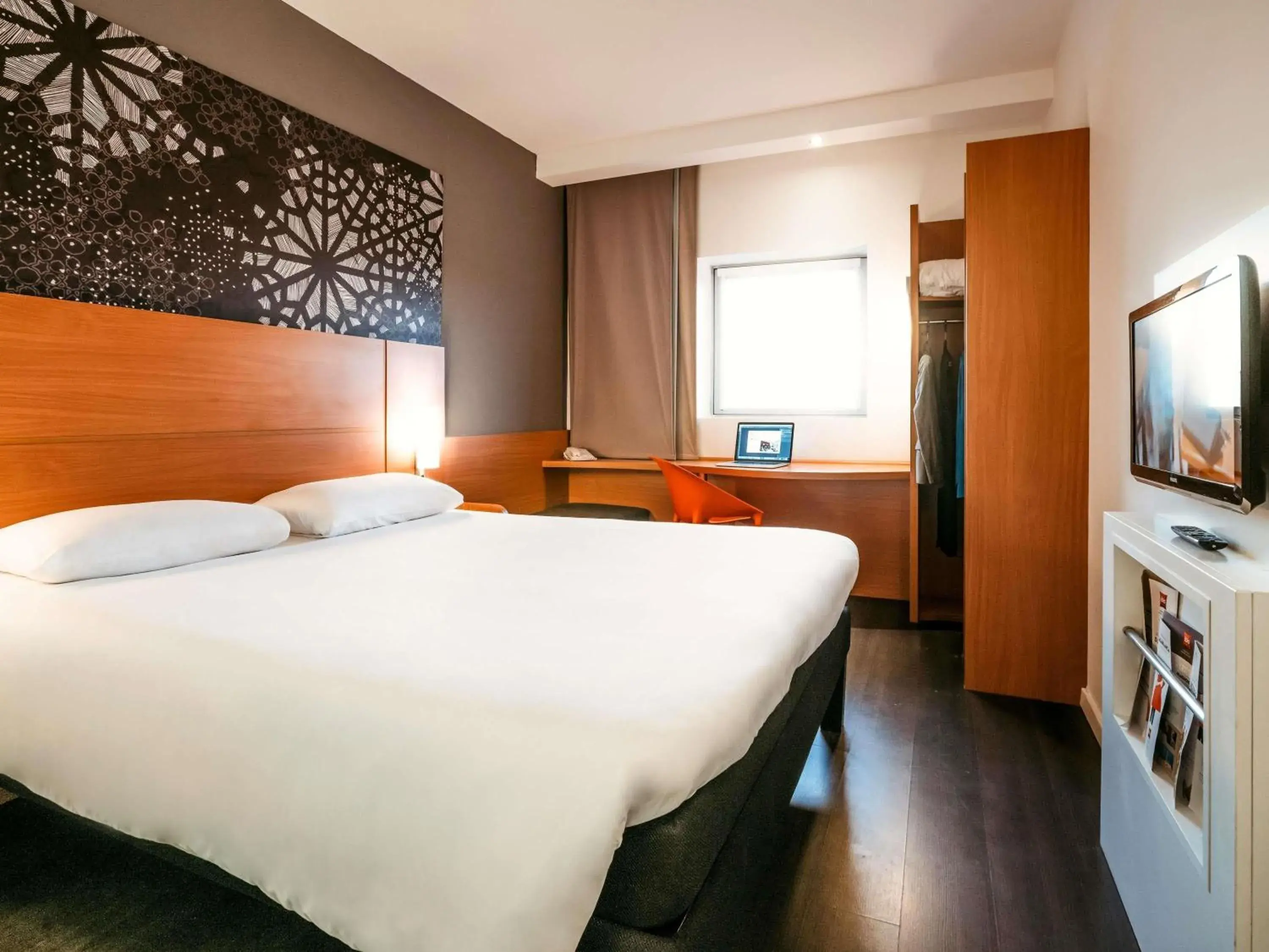 Bedroom, Bed in Ibis Casanearshore Bedroom, Bed in Ibis Casanearshore