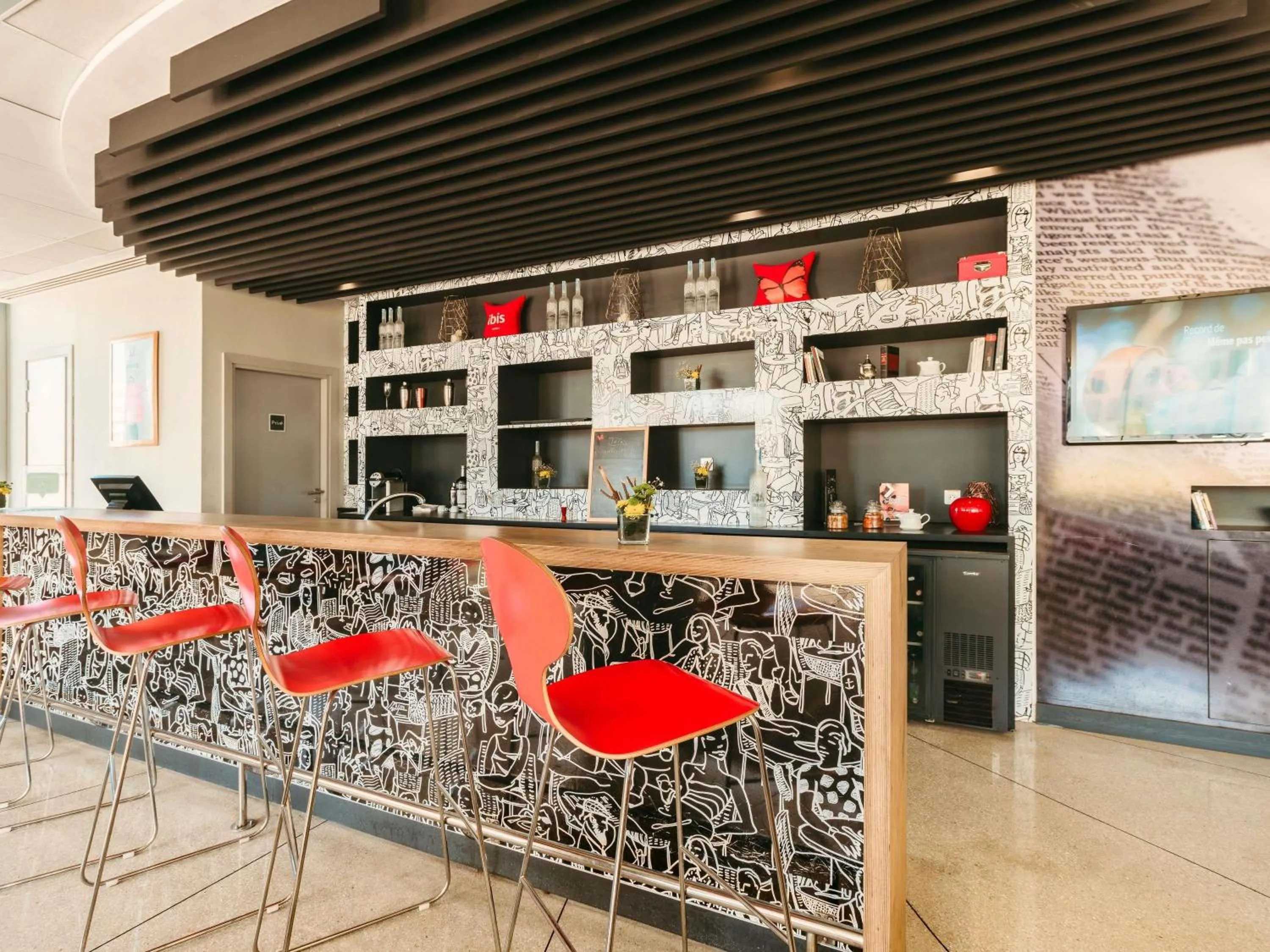 Lounge or bar in Ibis Casanearshore