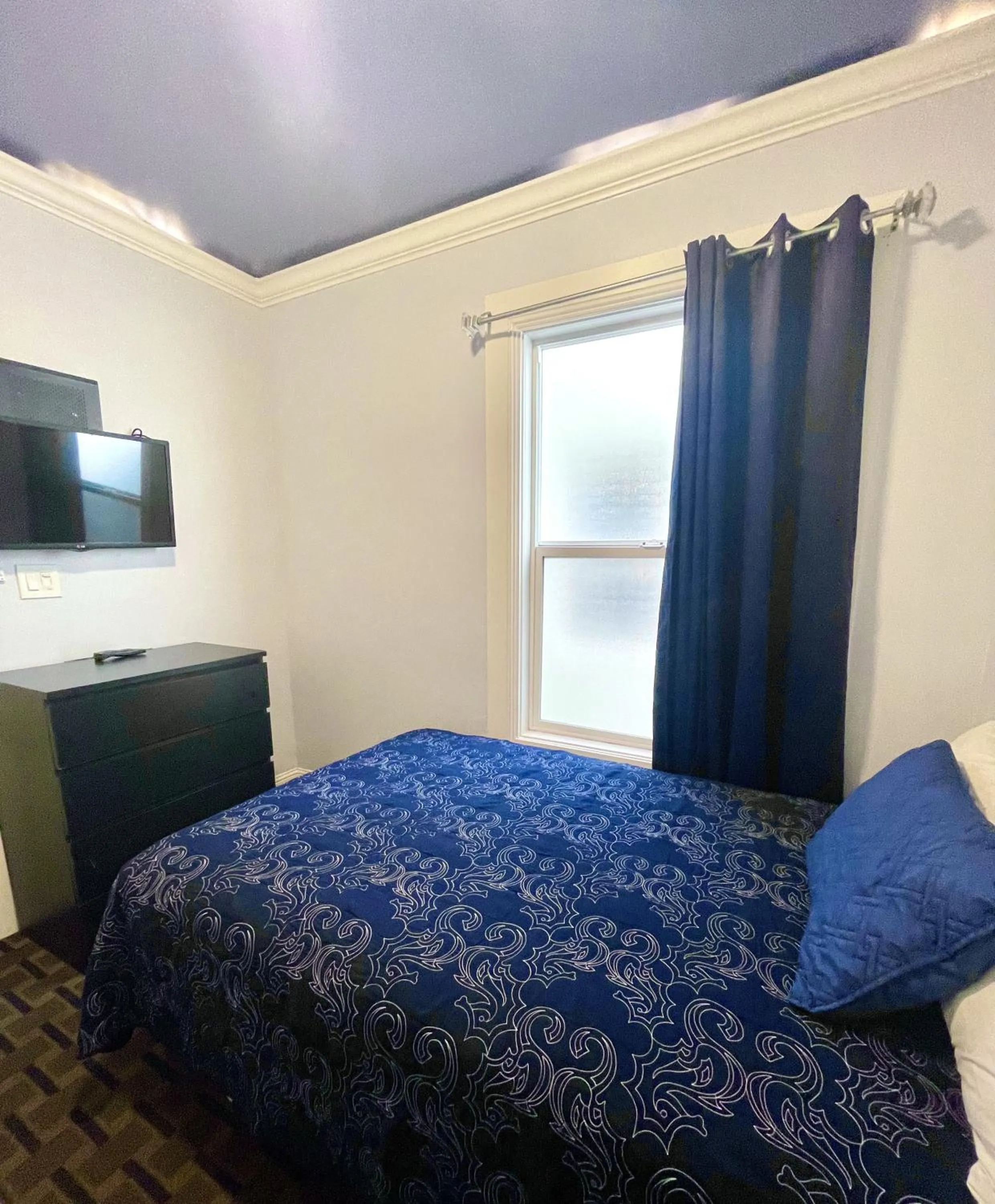 Bed in Twin Peaks Hotel