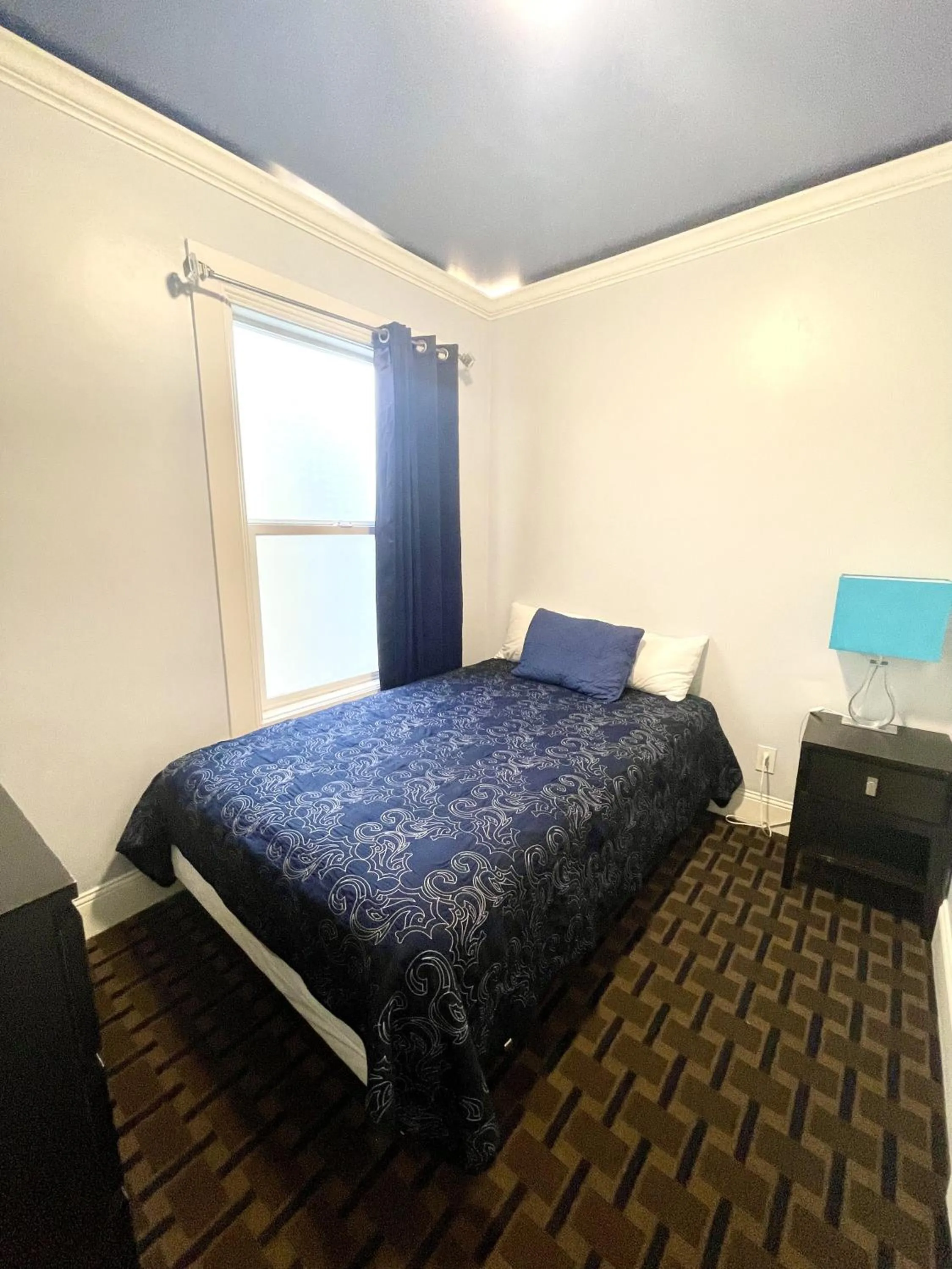 Bed in Twin Peaks Hotel