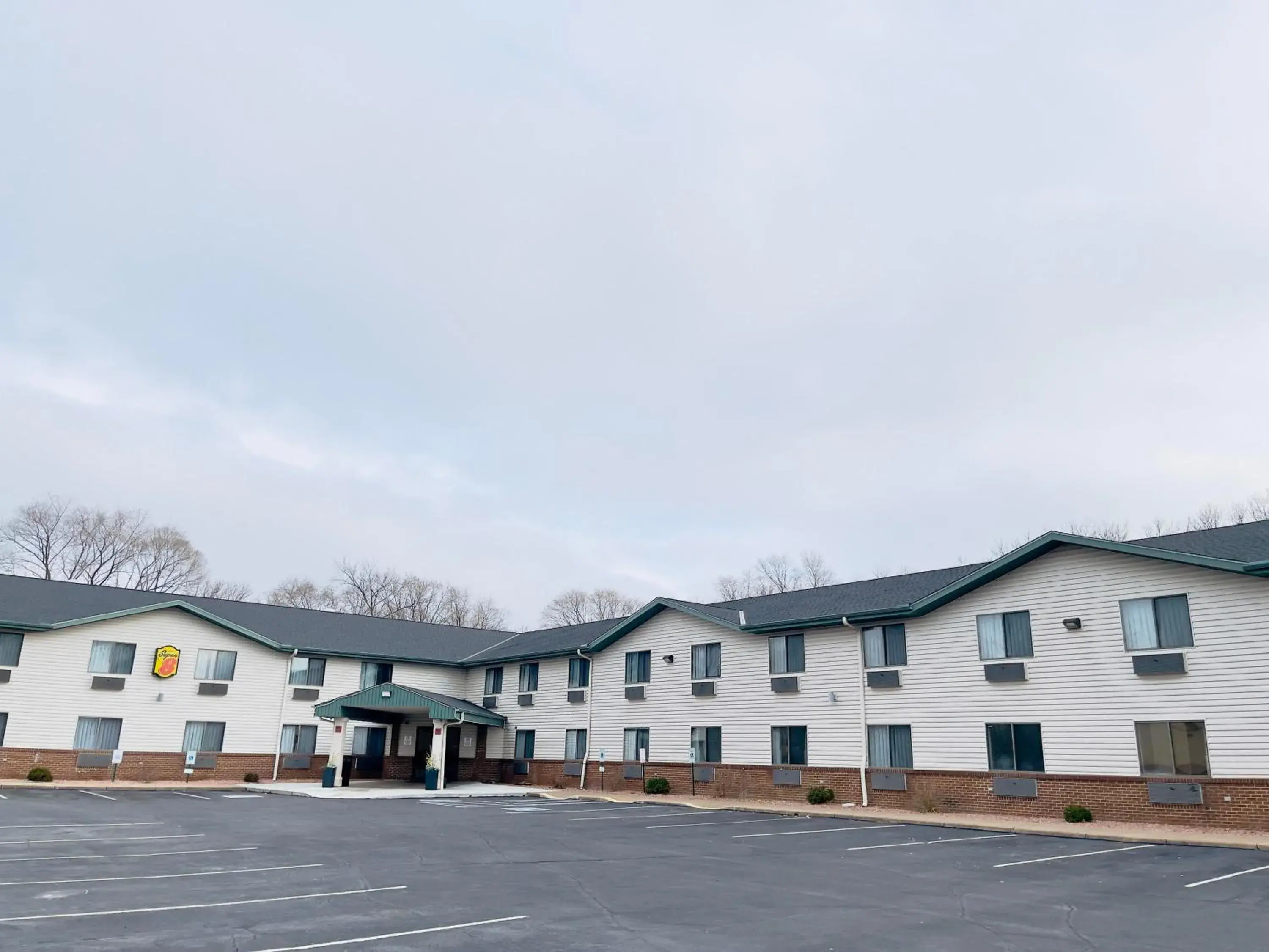 Property building in Super 8 by Wyndham Shakopee Property building in Super 8 by Wyndham Shakopee