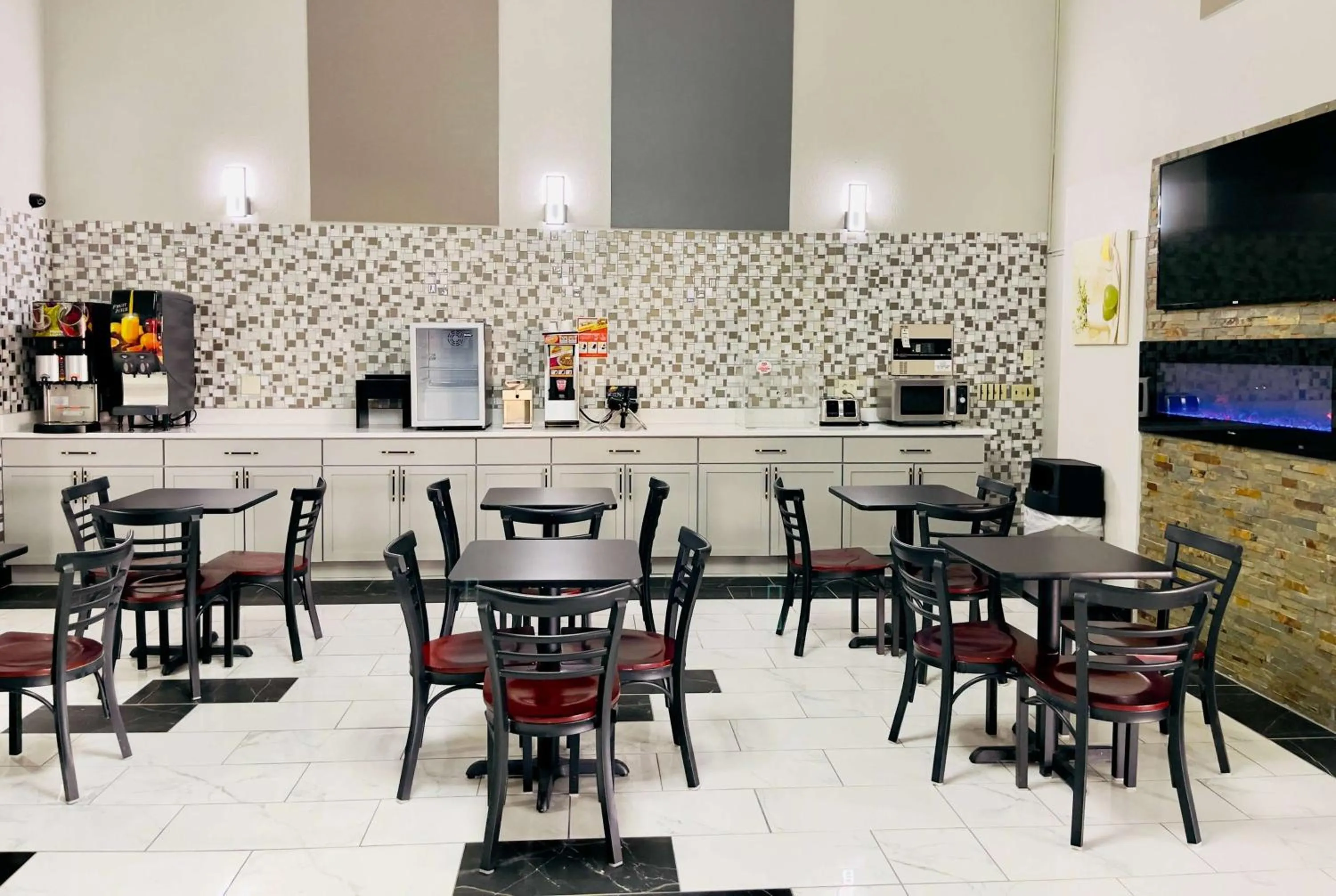 Breakfast in Super 8 by Wyndham Shakopee