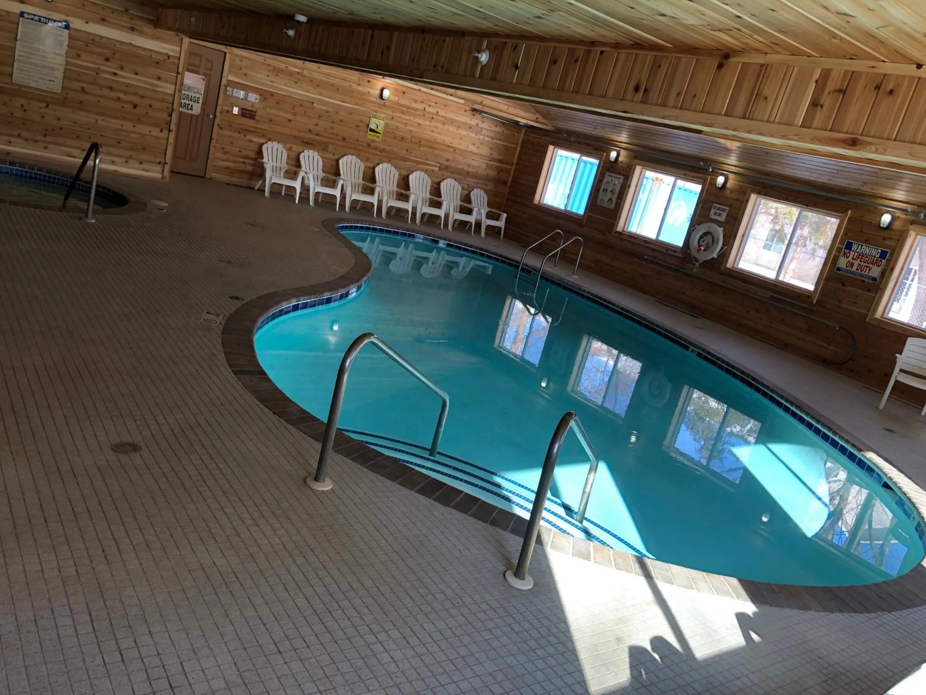 Swimming pool in Super 8 by Wyndham Shakopee