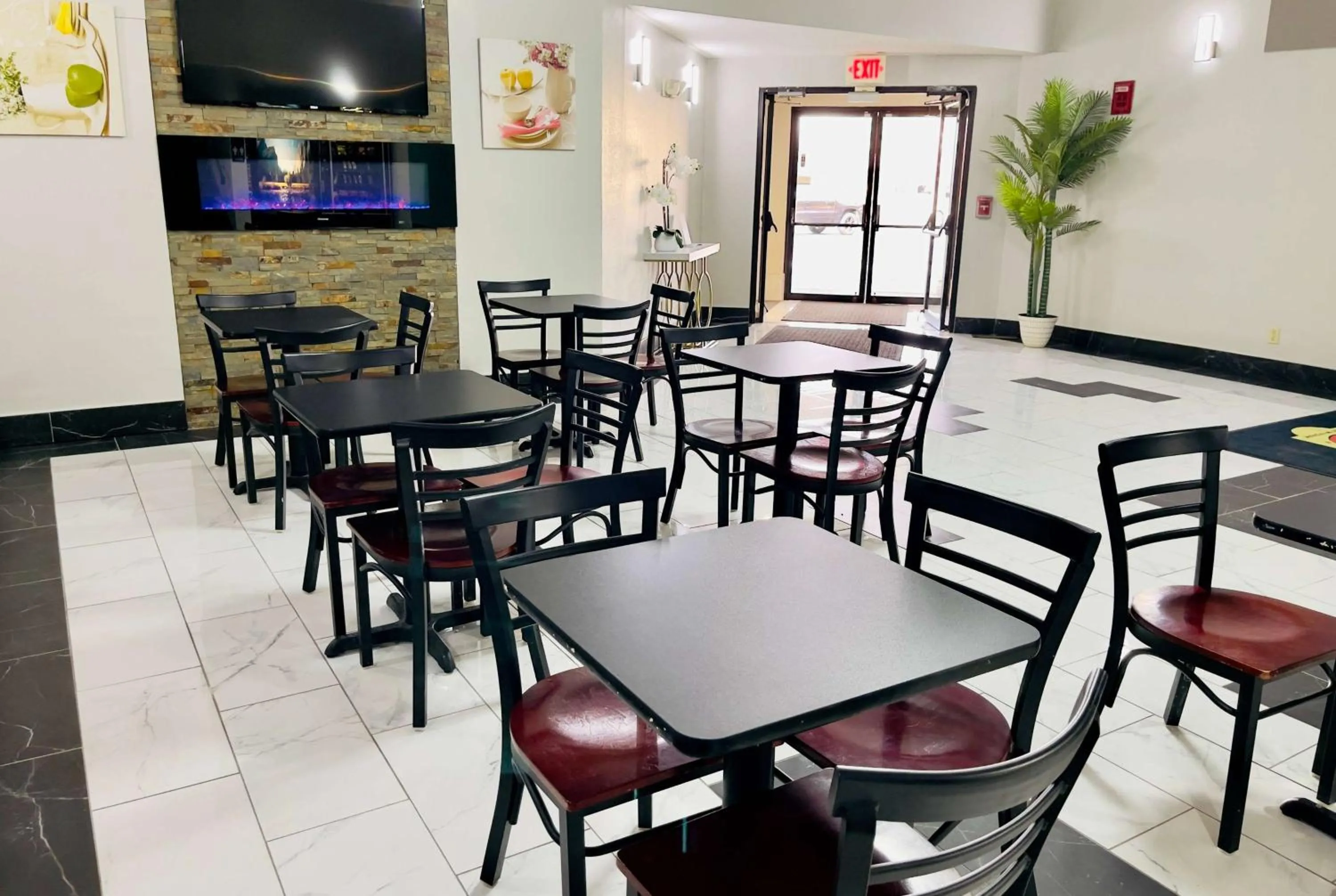 Breakfast in Super 8 by Wyndham Shakopee