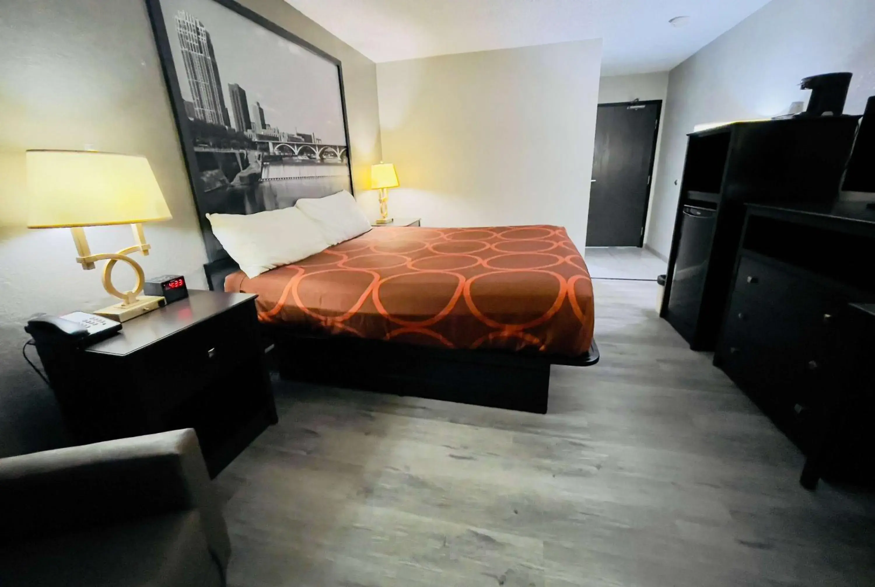 Photo of the whole room, Bed in Super 8 by Wyndham Shakopee Photo of the whole room, Bed in Super 8 by Wyndham Shakopee