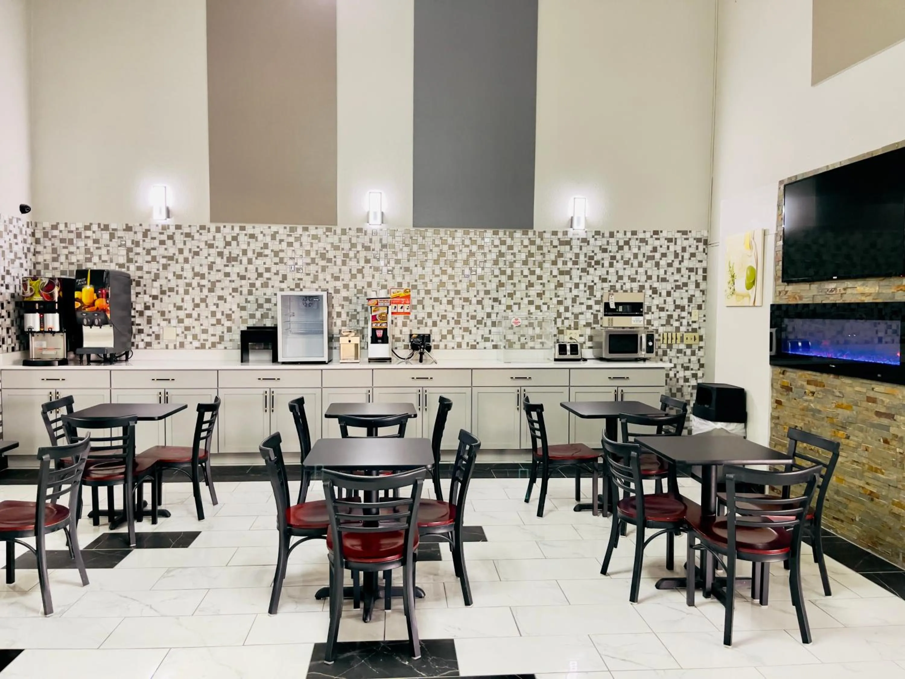 Breakfast in Super 8 by Wyndham Shakopee