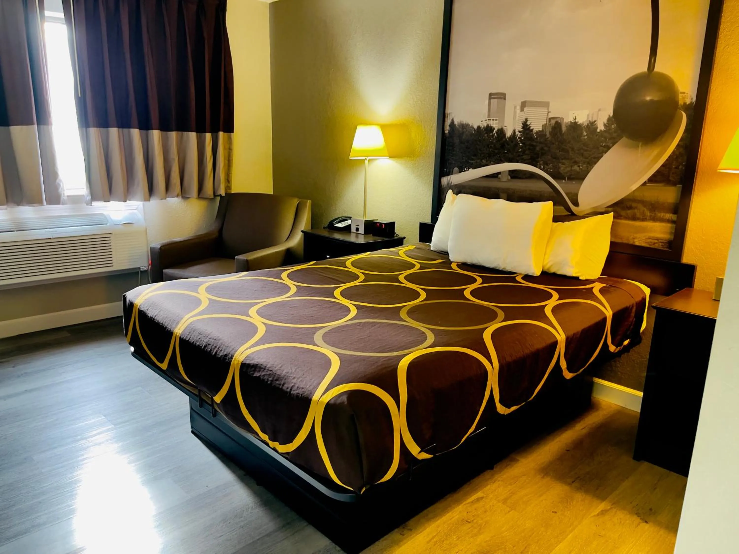 Bedroom, Bed in Super 8 by Wyndham Shakopee