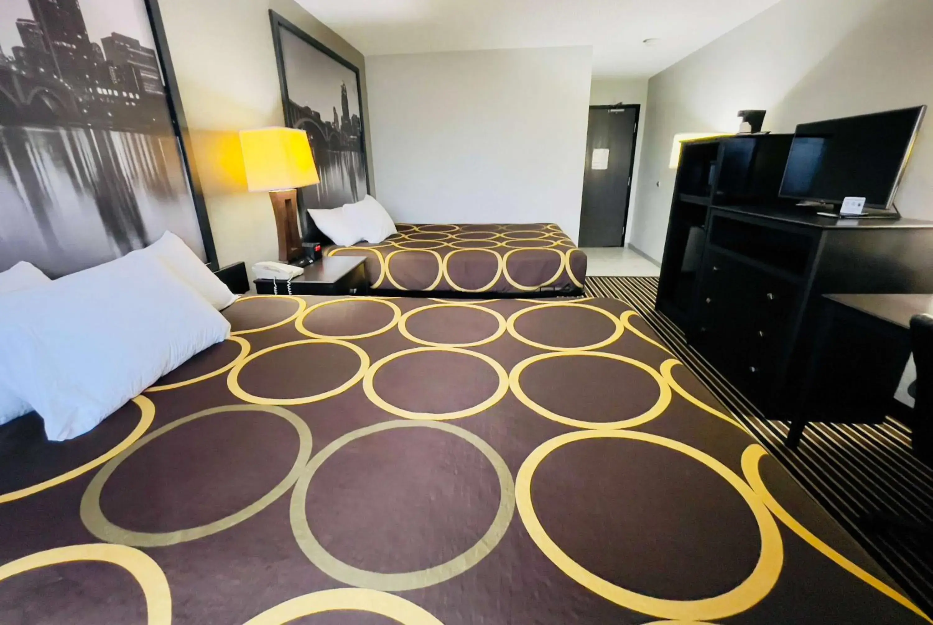 Photo of the whole room, Bed in Super 8 by Wyndham Shakopee Photo of the whole room, Bed in Super 8 by Wyndham Shakopee