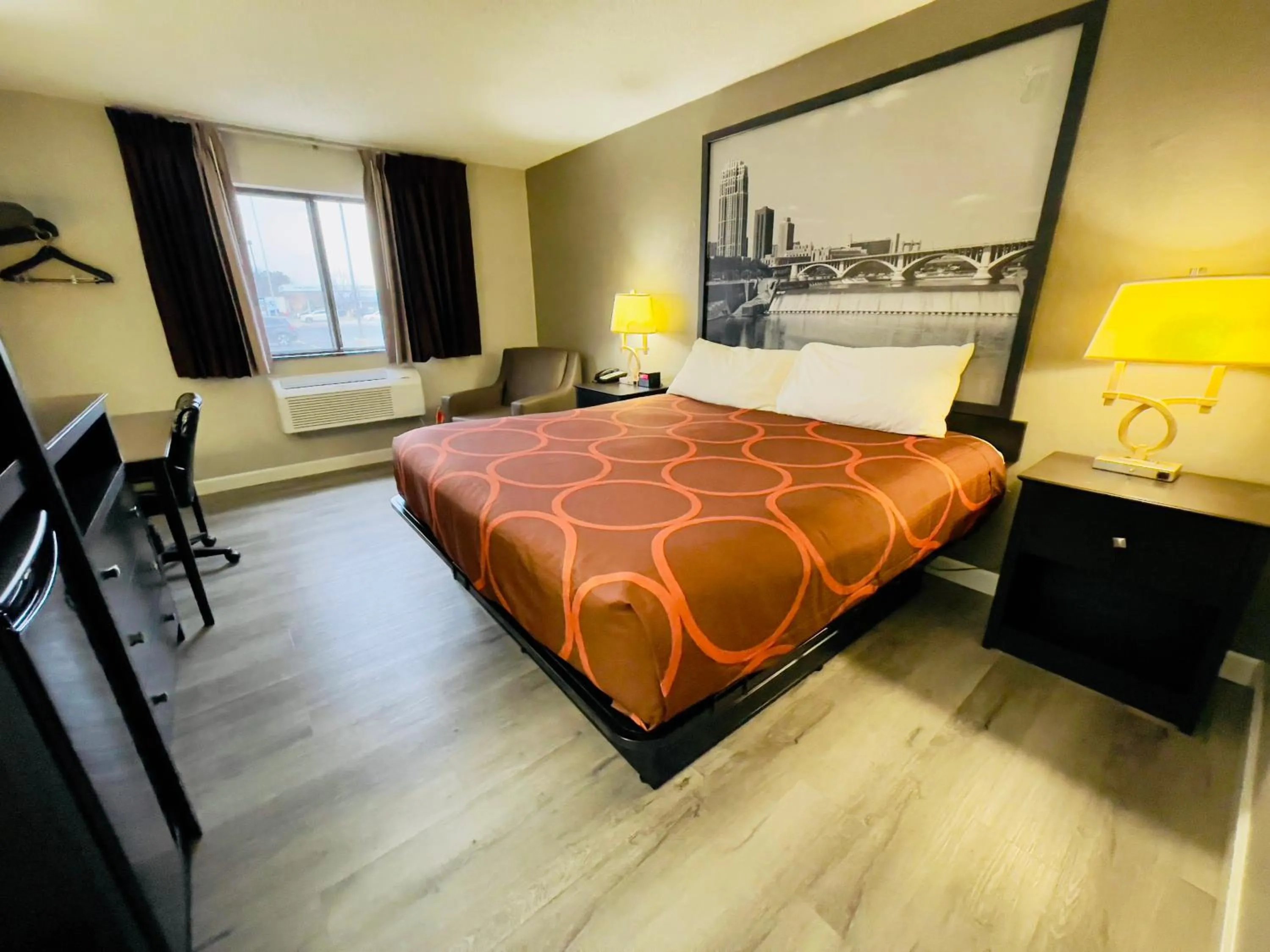 Bedroom, Bed in Super 8 by Wyndham Shakopee