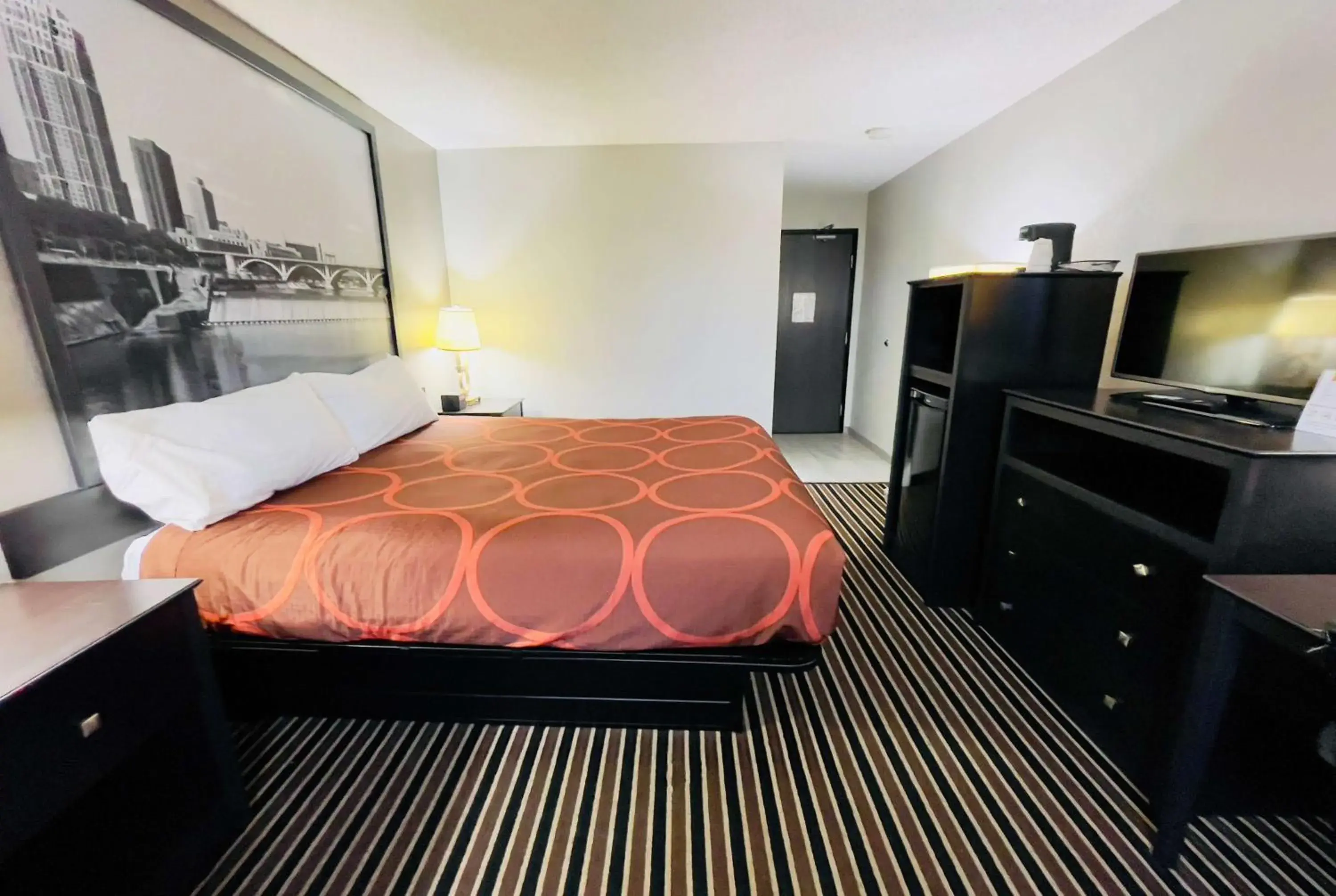 Photo of the whole room, Bed in Super 8 by Wyndham Shakopee Photo of the whole room, Bed in Super 8 by Wyndham Shakopee