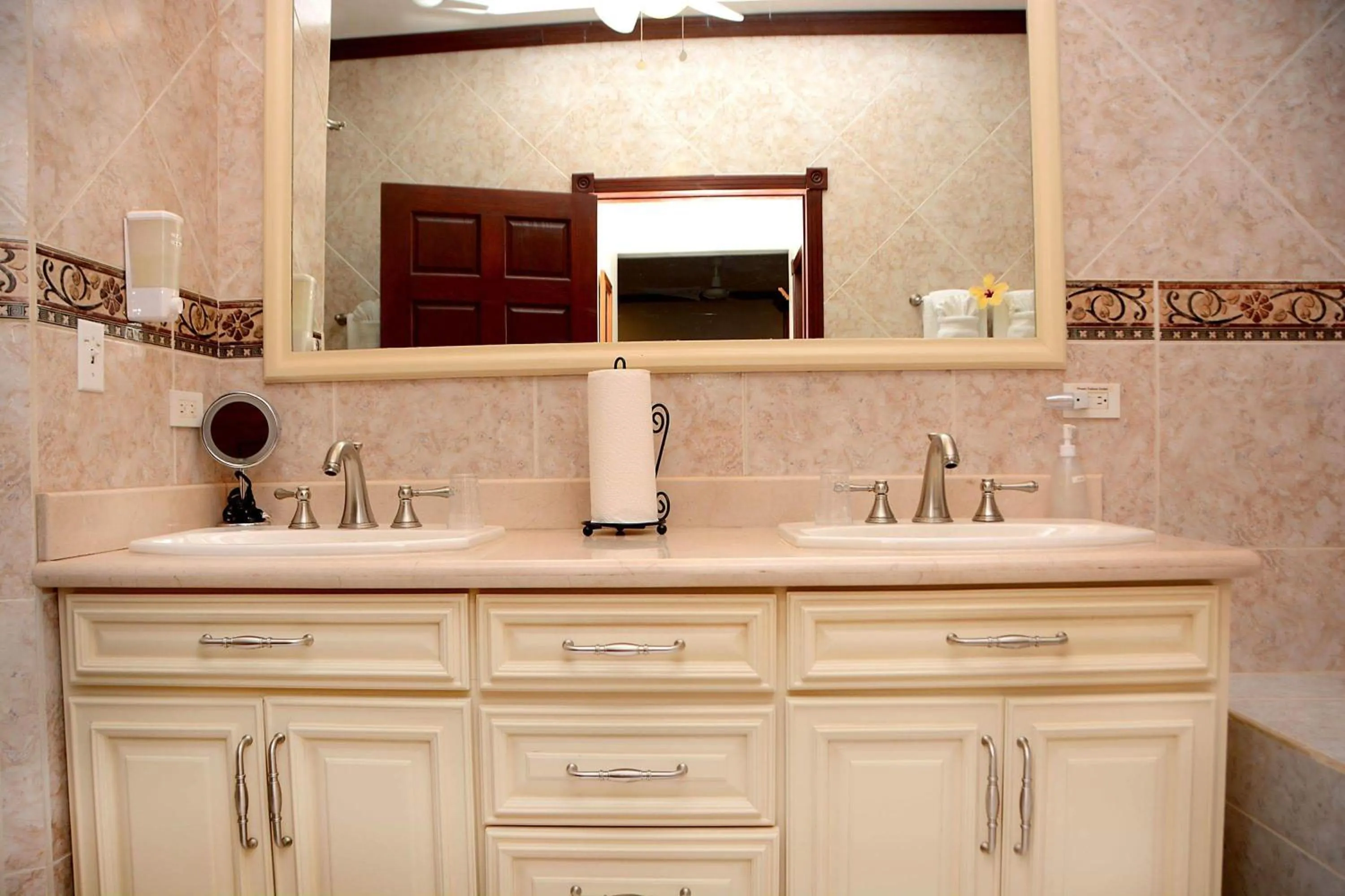 Bathroom in Belizean Nirvana