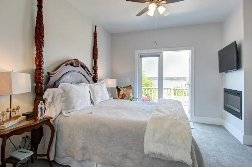 Bed in Anchorage Inn