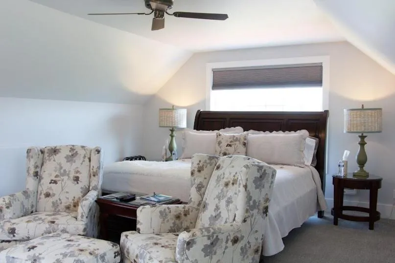 Bed in Anchorage Inn