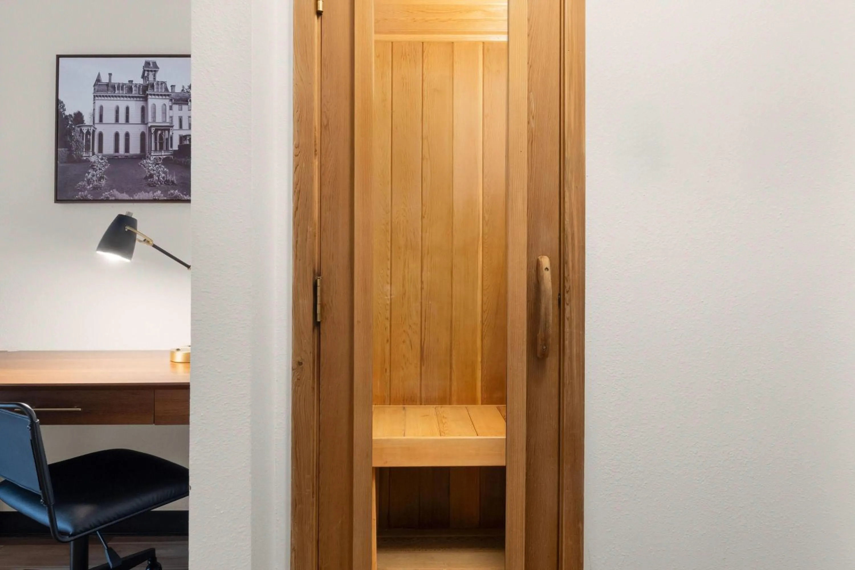 Photo of the whole room in Hotel Vervana, Trademark Collection by Wyndham