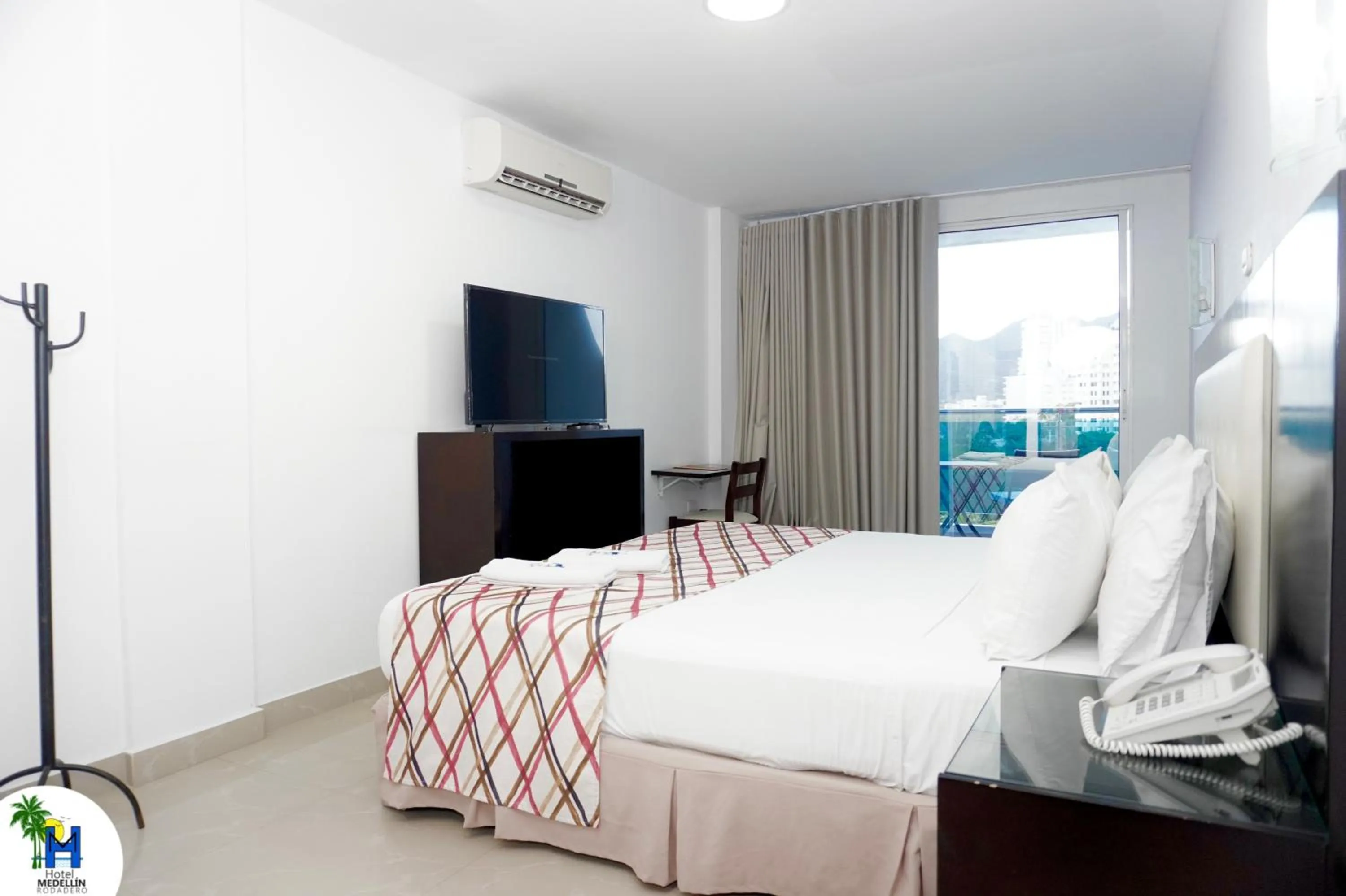 Photo of the whole room, Bed in Hotel Medellín Rodadero