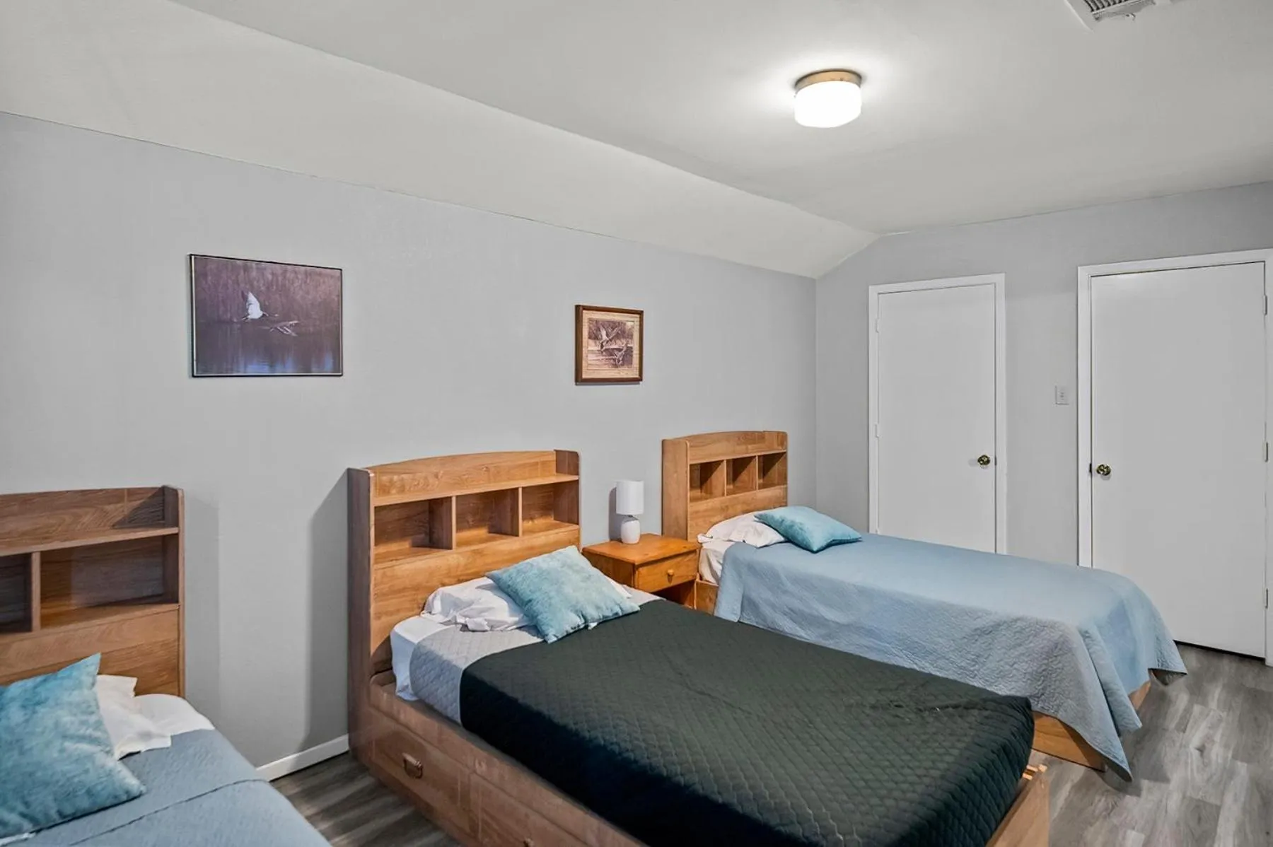 Bed in Axtons Bass City Lake Front Resort