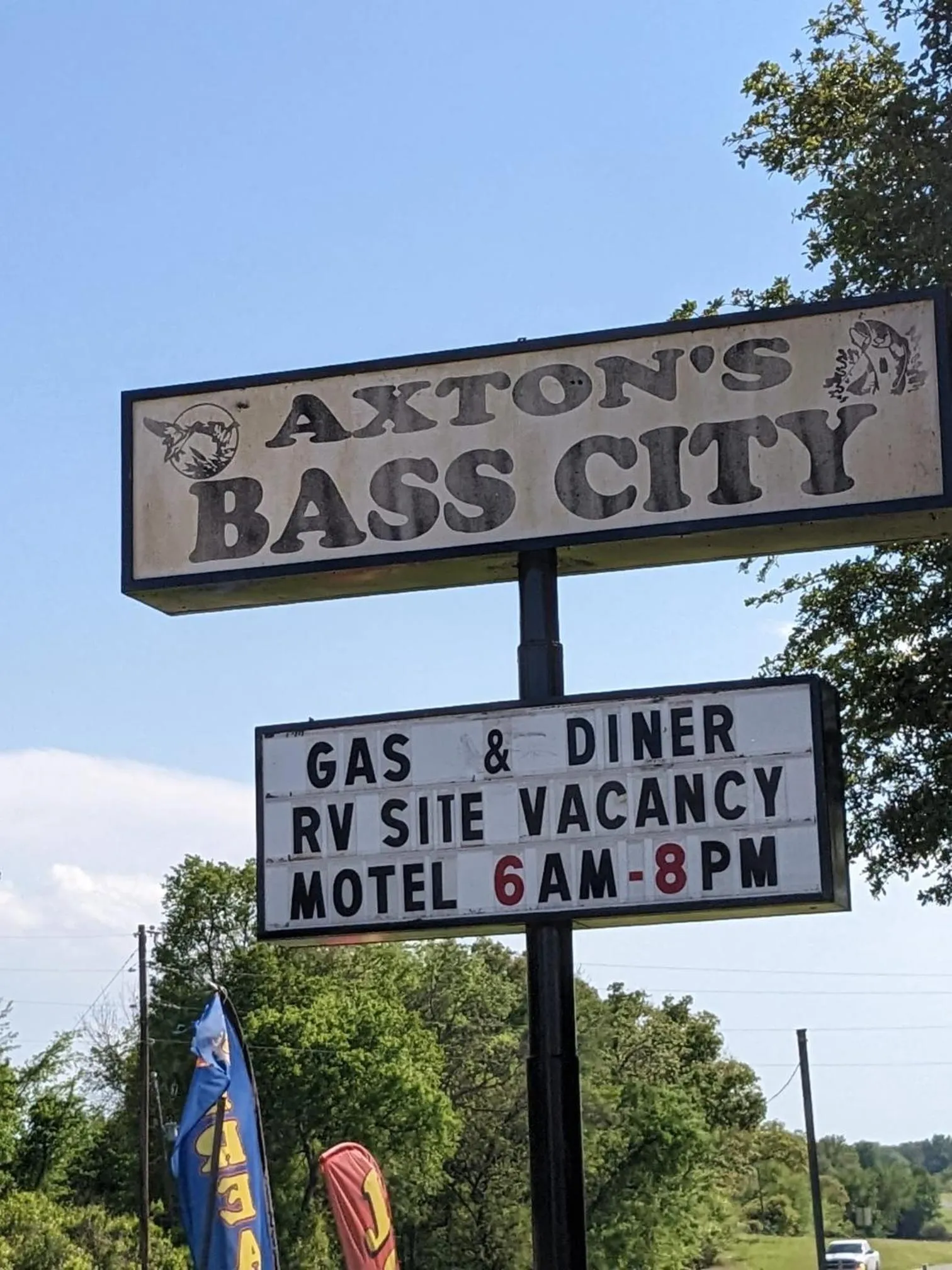 Axtons Bass City Lake Front Resort